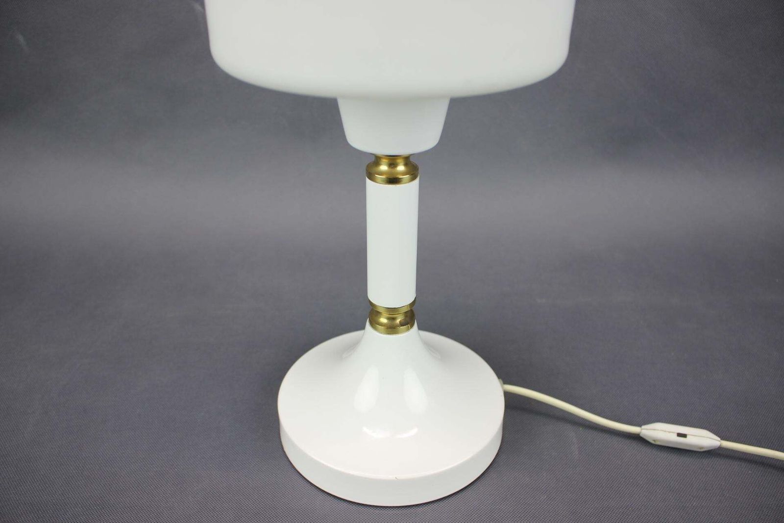 Tafellamp Drukov Brno, opaalwit glas en messing, Tsjecho-Slowakije, jaren 1970 photo furniture