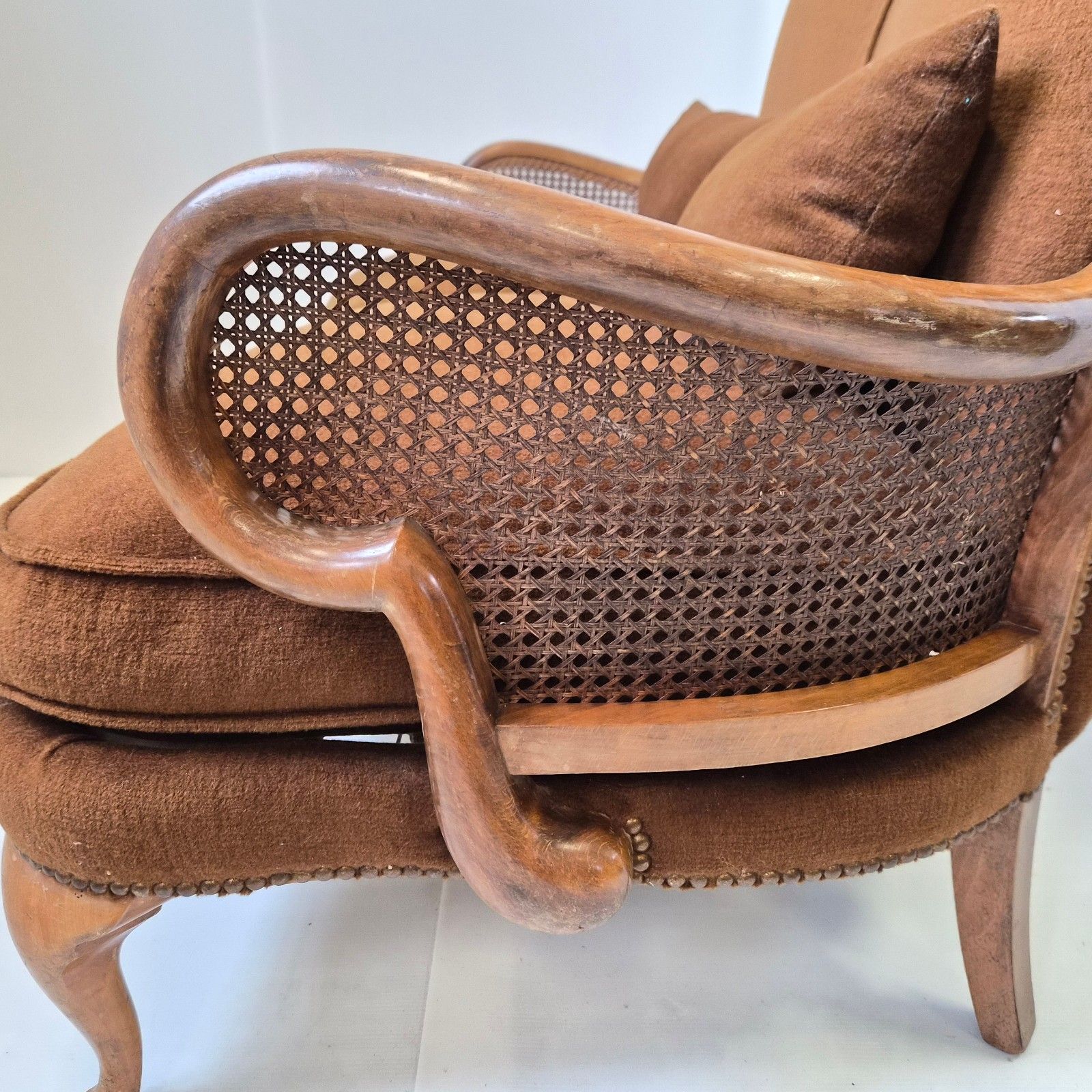 1292.0 Vintage jaren 1950 Shepherdess-sofa met riet en hout – fraaie gebogen vorm photo