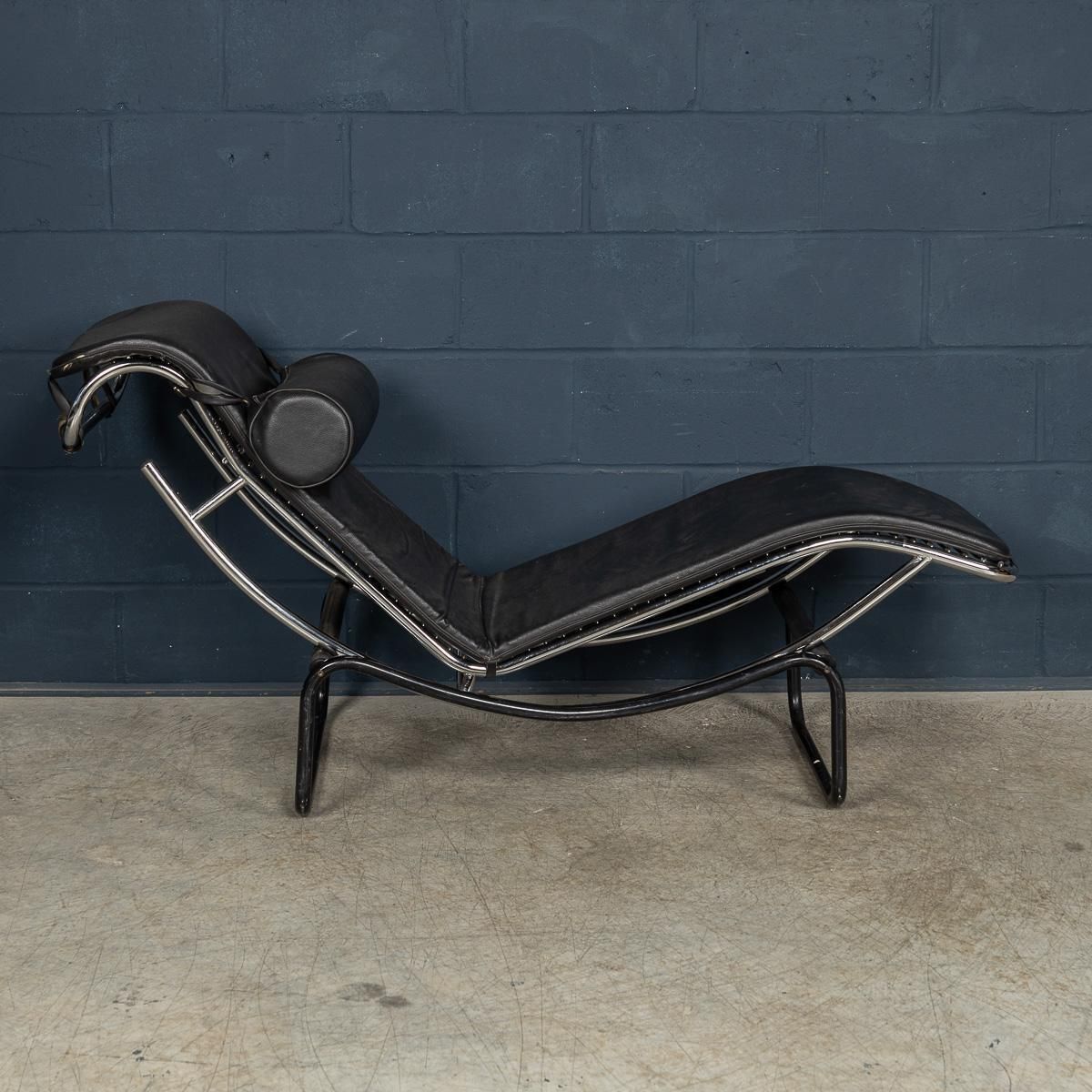 20th Century Italian Black Leather Chaise Lounge After Le Corbusier C.1980 photo vinterior