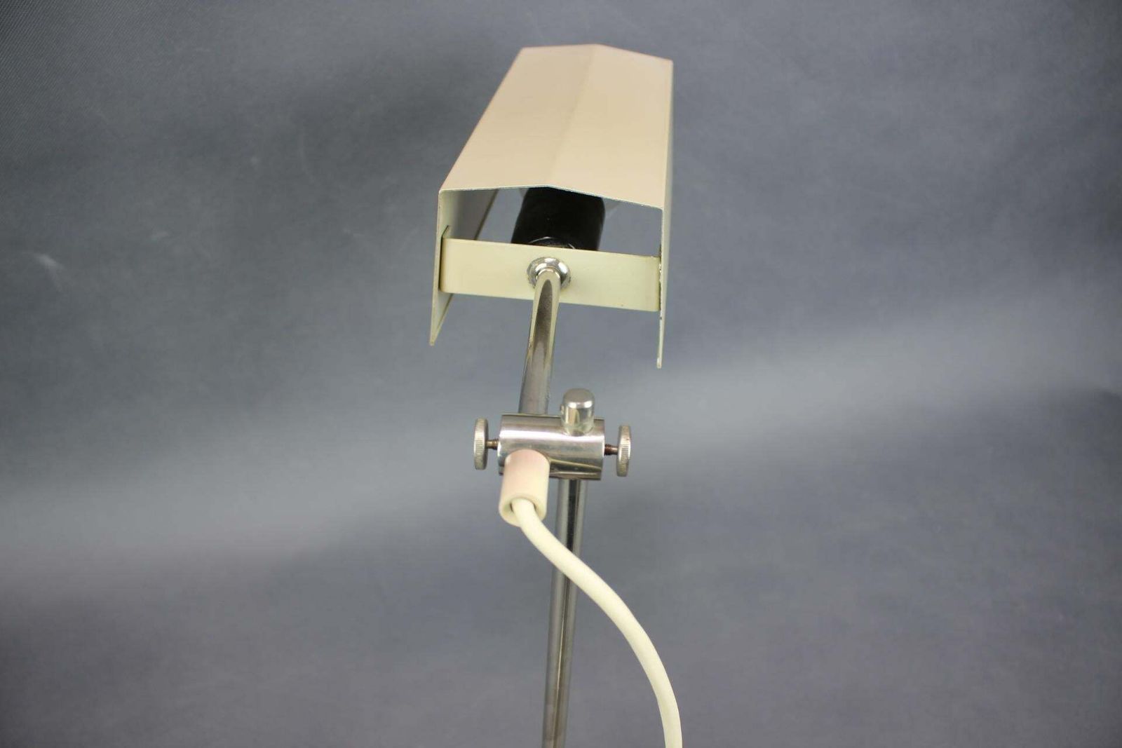 Minimalistische Duitse chromen tafellamp, Bauhaus-stijl, jaren 1970 photo Verlichting