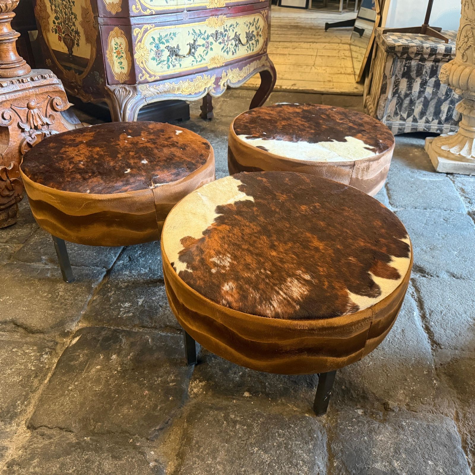 Set Of Three 1980s Cow Leather Italian Round Poufs photo 1383.0