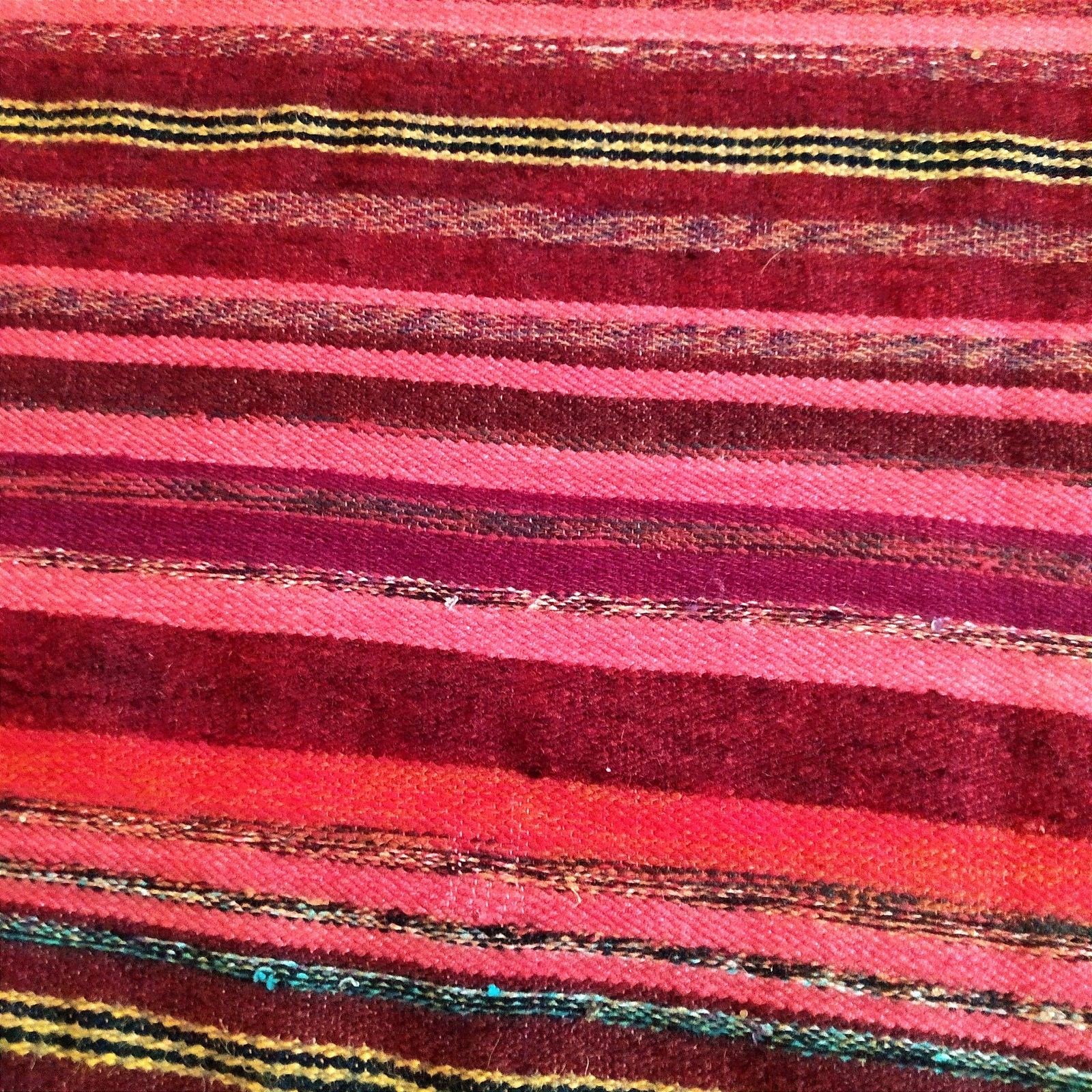 Mid Century traditioneel geweven loomkleed. photo buy