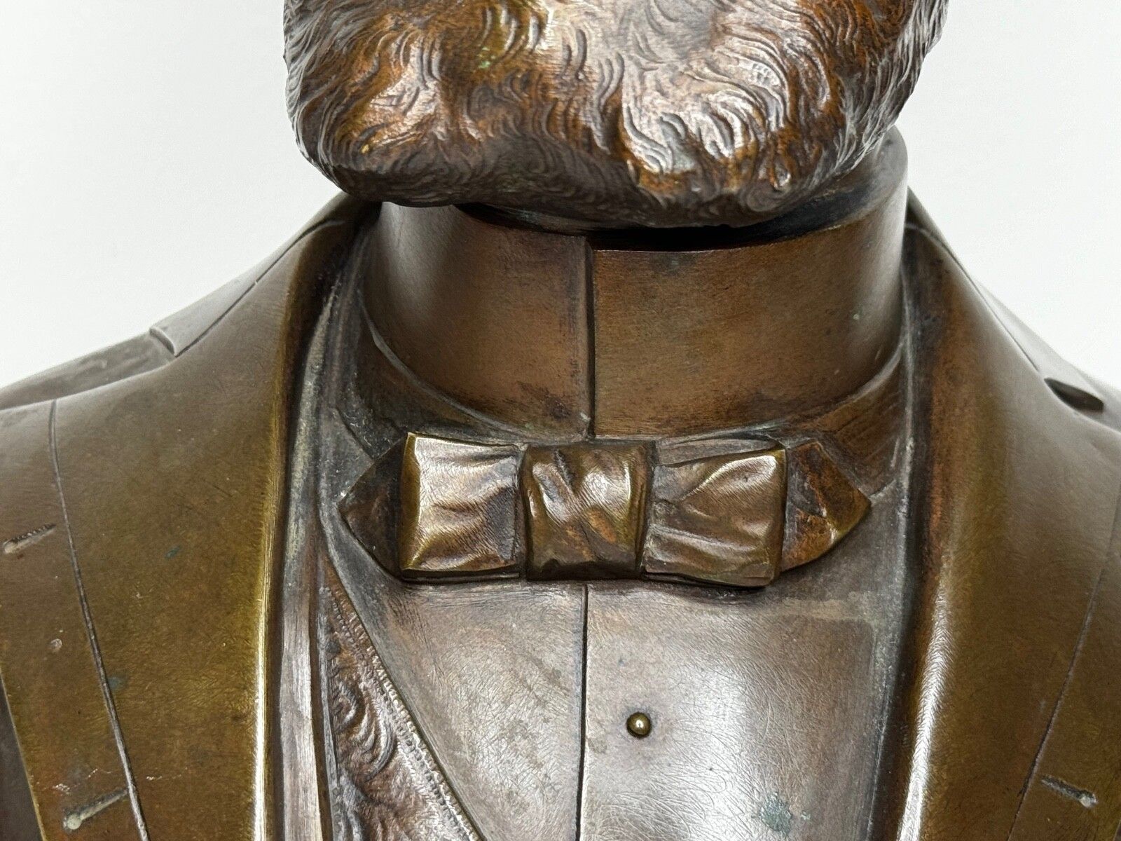 photo furniture Buste van Frans president Marie François Sadi Carnot door Adolphe Jean Lavergne