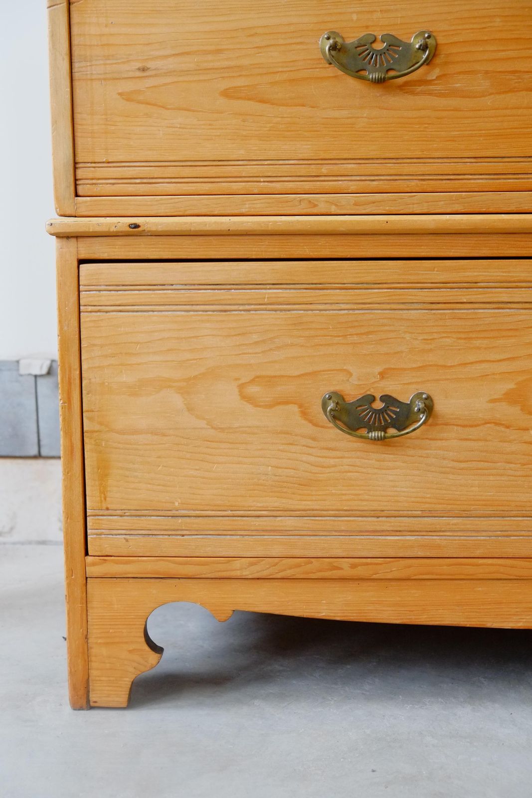 19th Century English Antique Pine Linen Press / Housekeeper's Cupboard. photo Furniture