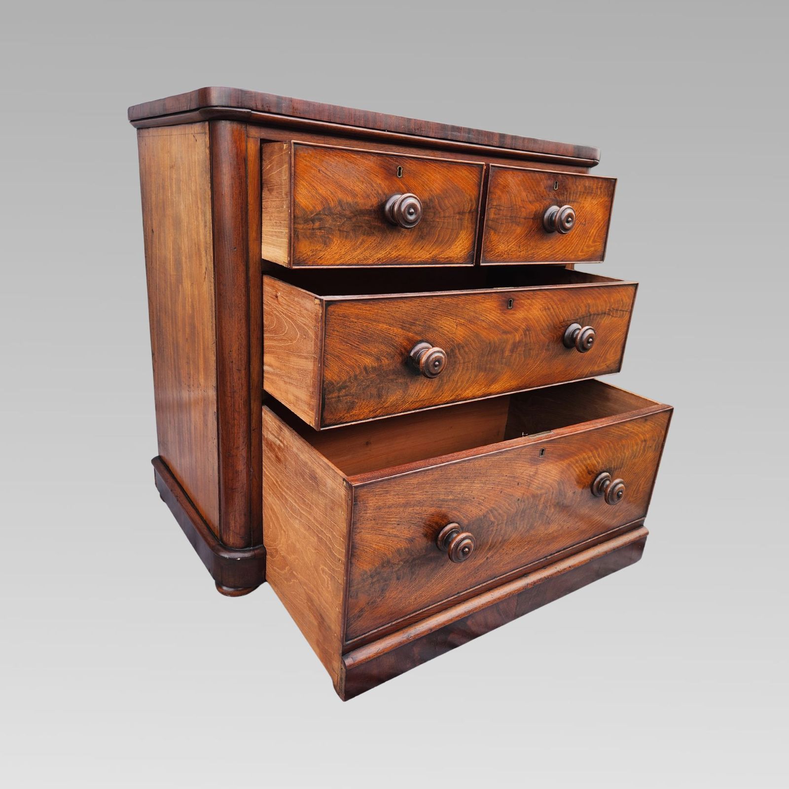 Fabulous Victorian Mahogany Chest Of Drawers W/ Turned Knob Handles photo vinterior