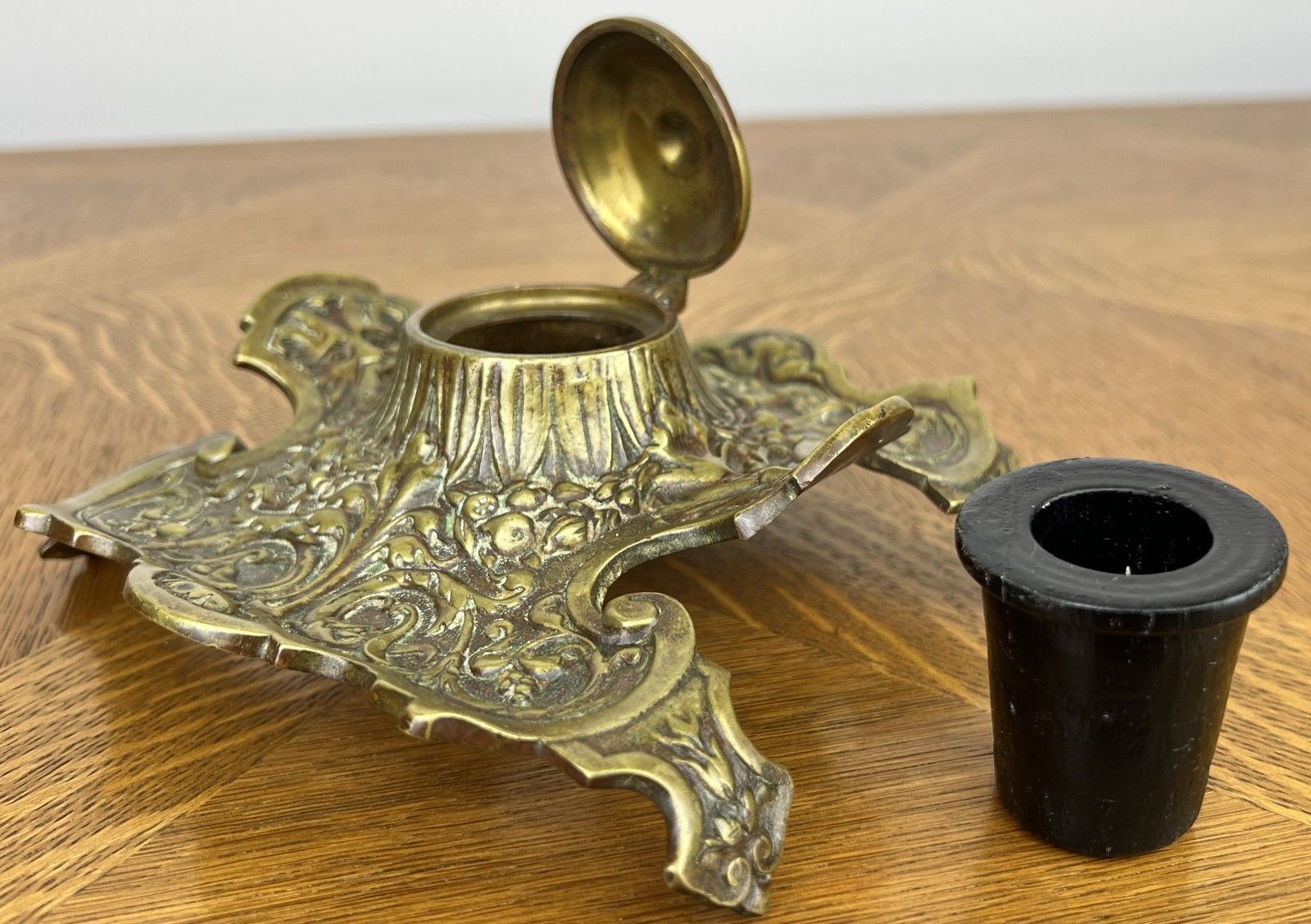 photo vinterior Inkwell Set Vintage French Style Ornate Decorative Desk Ink Pot Holder Lot 6027