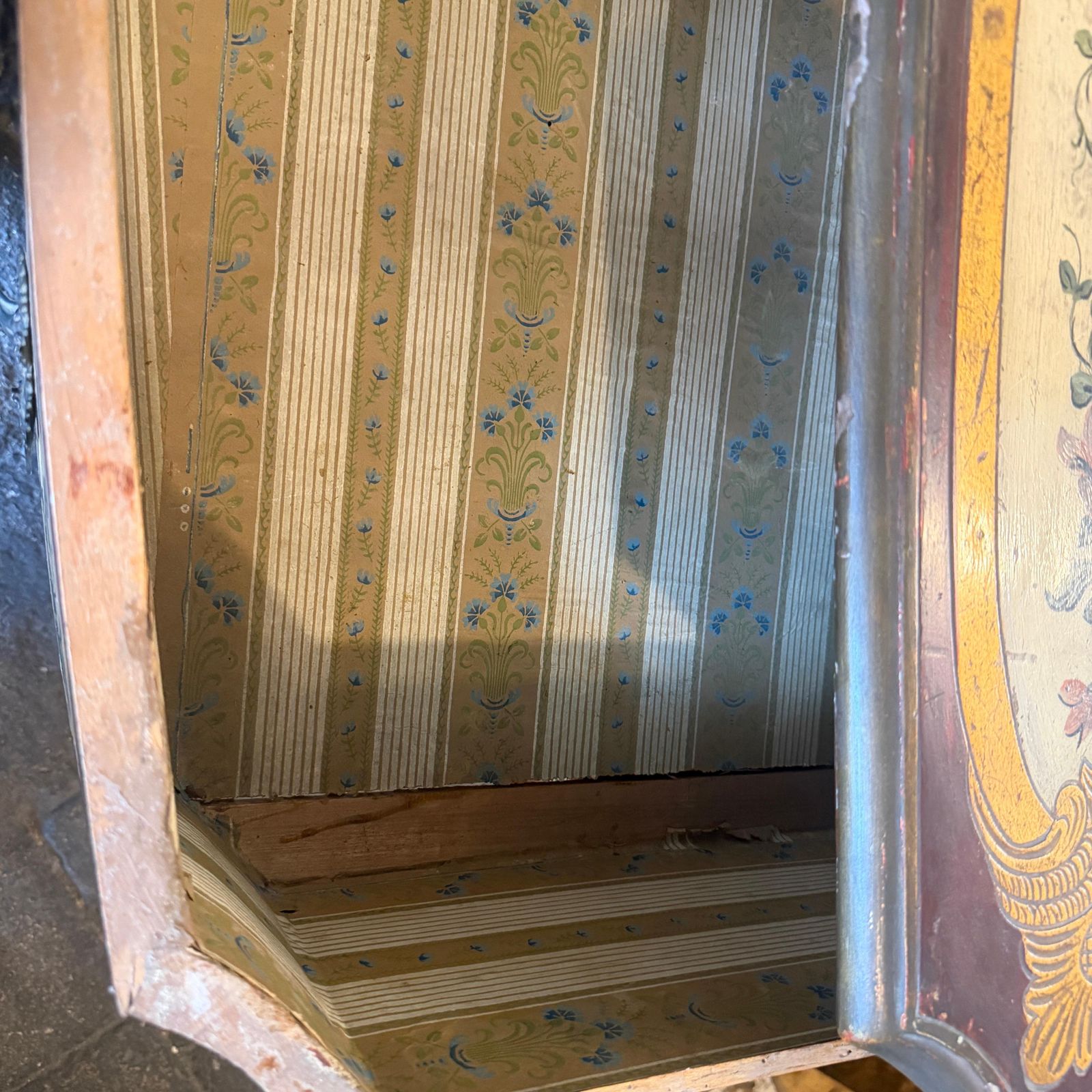 10804.0 A Louis XV Lacquered Wood Venetian Commode In Original Condition photo