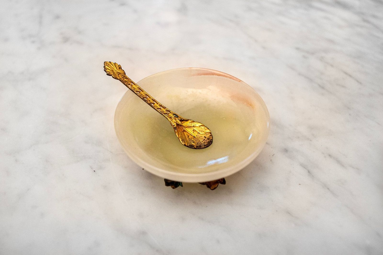 Vintage Jade Salt Shakers With Gold Metal Base By Angeletti Roma, 1950s, Set Of 2 photo for sale