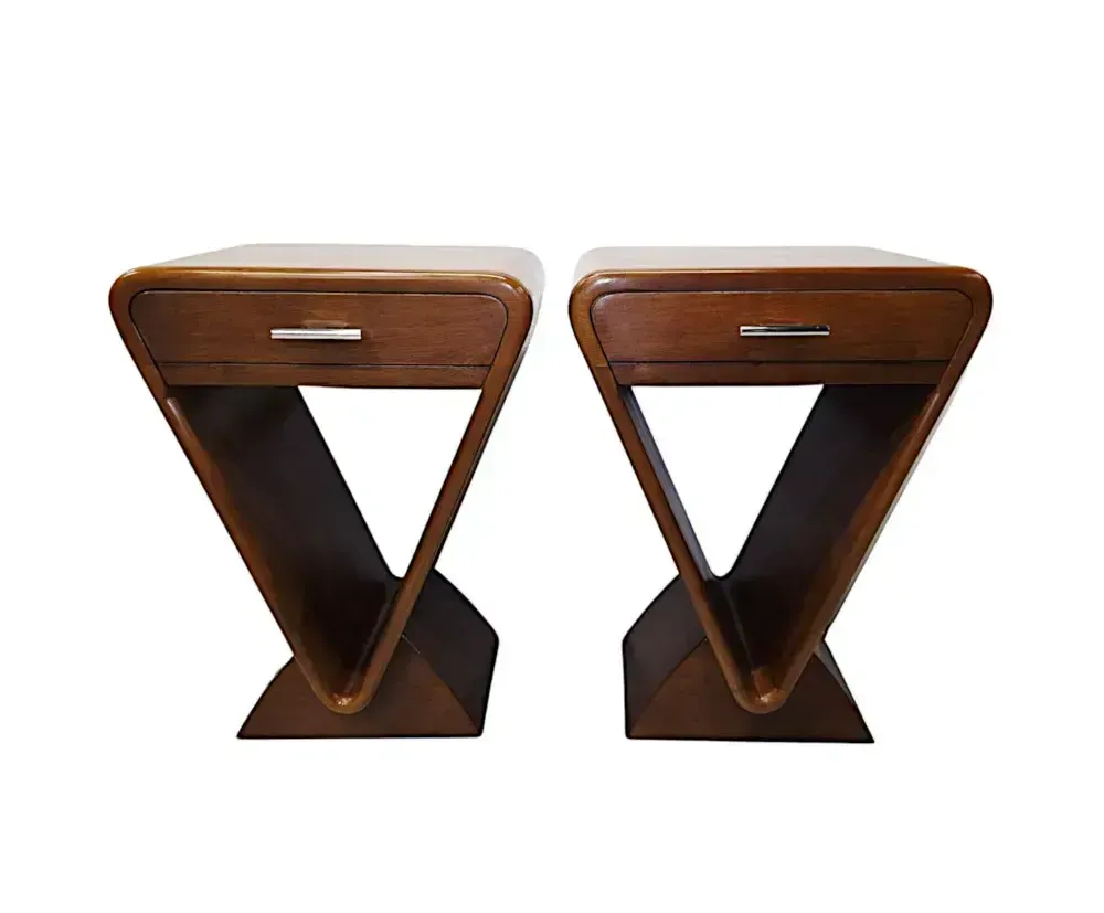 Een fraai paar art deco stijl nachtkastjes of bijzettafels