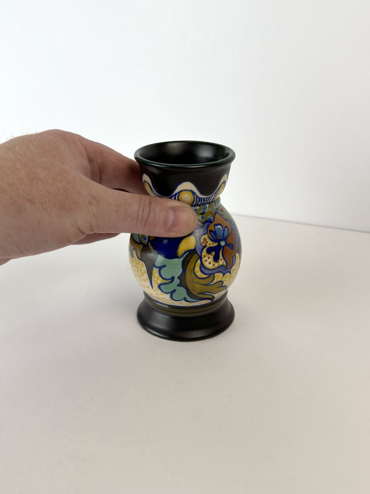 Dutch Gouda Vase, Zuid Corona Pattern, Art Nouveau Style, Holland 1922 photo vinterior