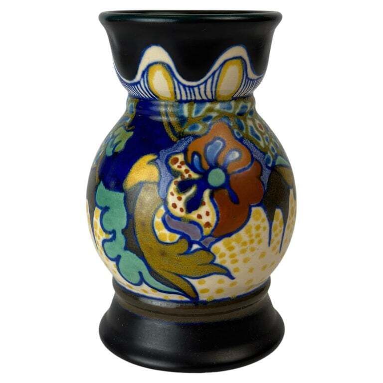 Dutch Gouda Vase, Zuid Corona Pattern, Art Nouveau Style, Holland 1922