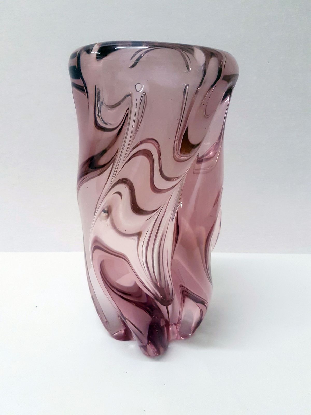 Vaas "Lilac" van ontwerper Joseph Hospodka