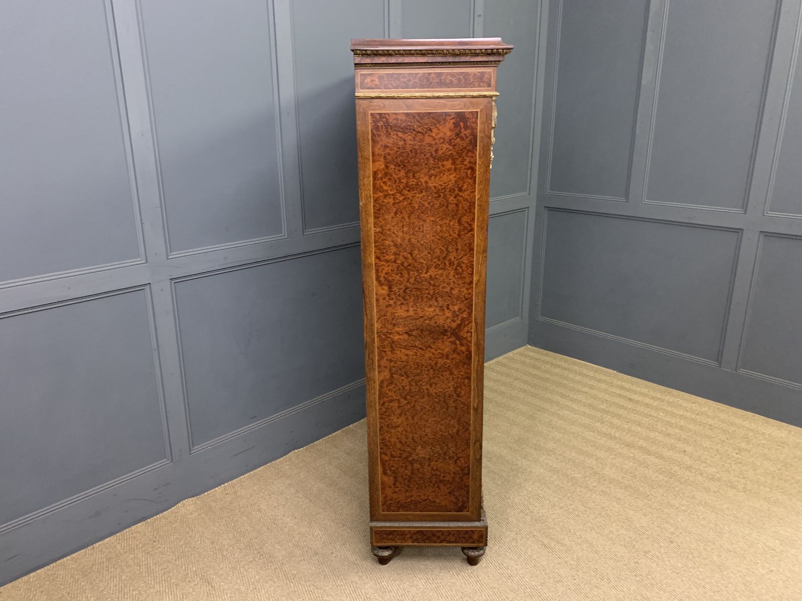 photo vintage Inlaid Mahogany & Amboyna 19th Century French Bookcase