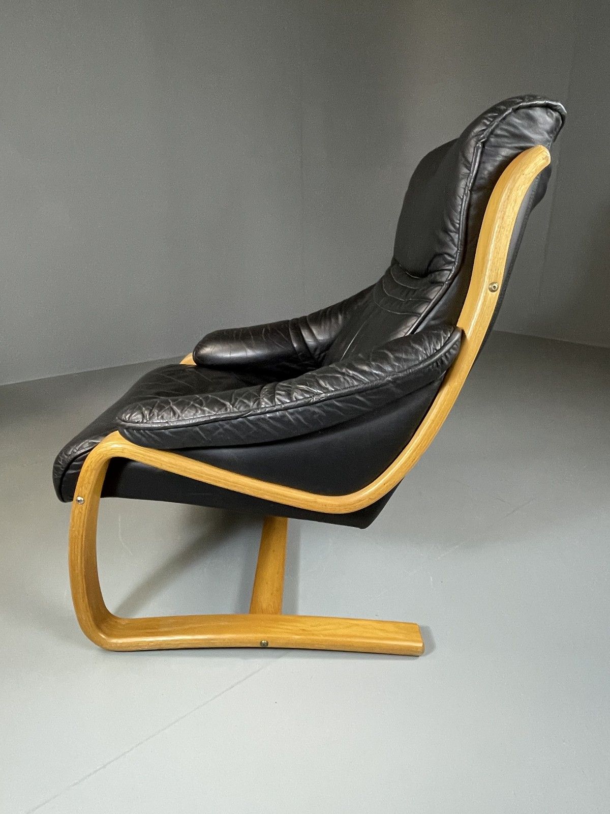 275.0 Vintage 70s Retro Lounge Chair Danish Black Leather Bentwood Mcm Eb06223 photo