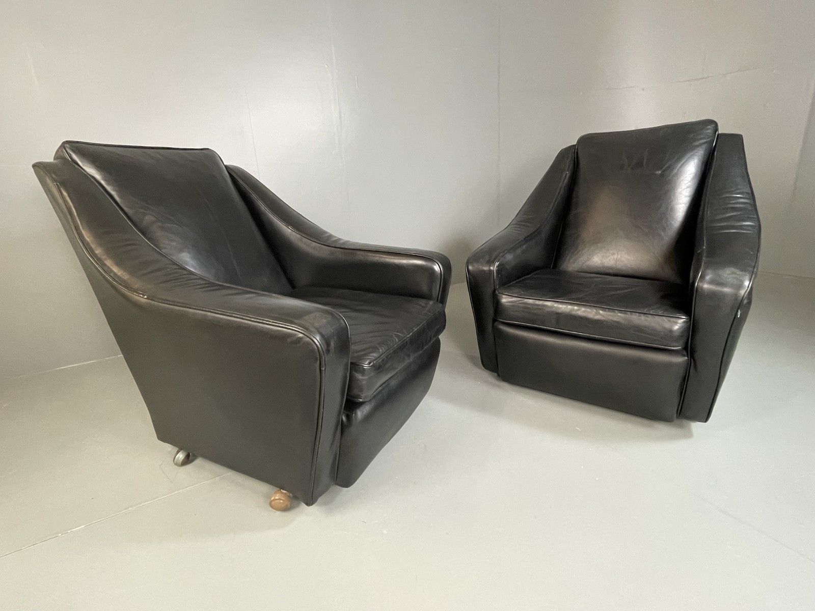 2 Vintage Mid Century Club Chairs Black Leather 1960s Retro Eb04799 photo vinterior