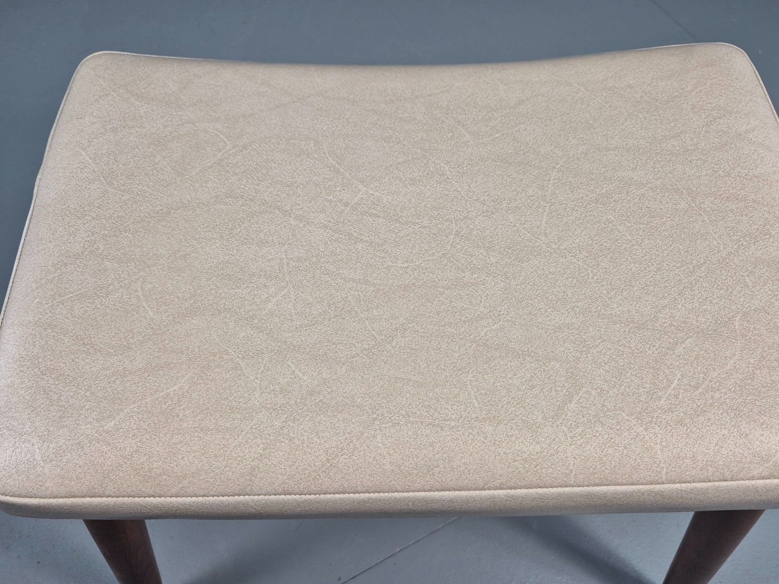 70.0 Vintage Mid Century Footstool Danish Cream Vinyl Beech Legs 1960s Retro 12052 photo
