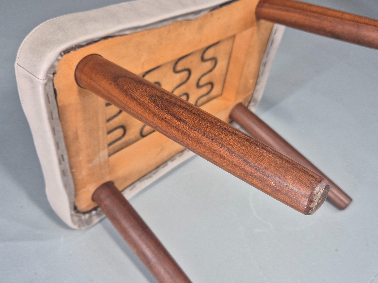 photo for sale Vintage Mid Century Footstool Danish Cream Vinyl Teak Legs 1960s Retro Eb12055