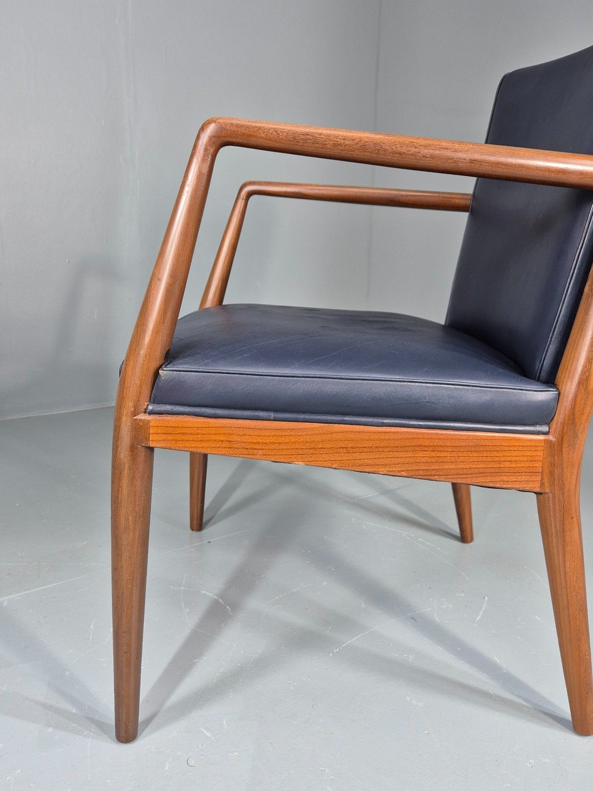 photo vinterior Vintage Mid Century Teak Armchair Blue Leather 1960s Retro Eb11895