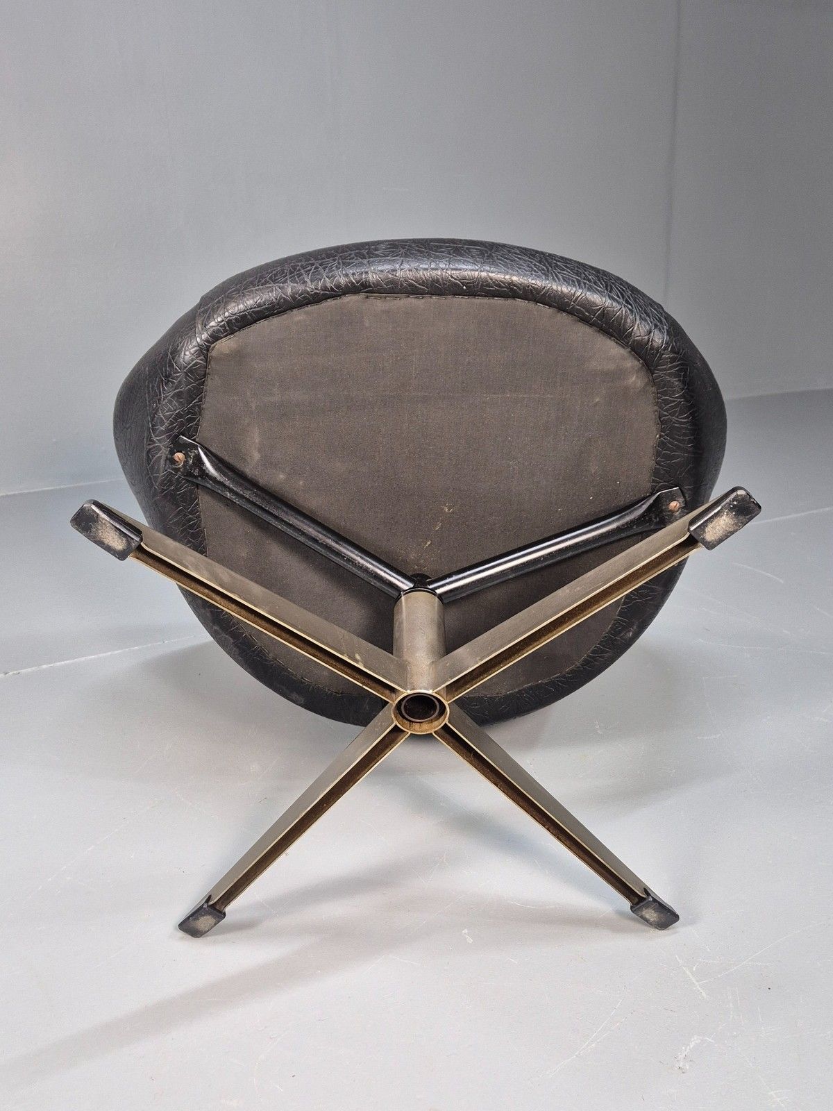 Furniture Vintage Mid Century Swivel Lounge Chair Black Vinyl 1970s Retro Eb8790 photo