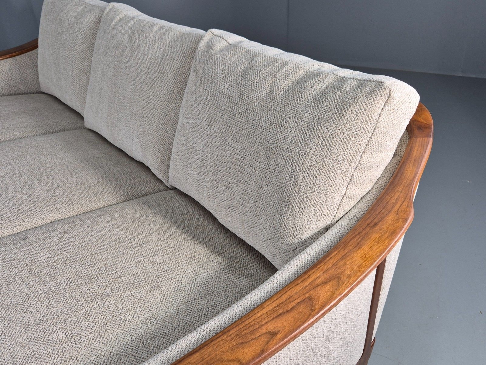 photo vintage Vintage Mid Century 3 Seater Sofa New Upholstery Brdr Andersen Retro 60s Eb11145