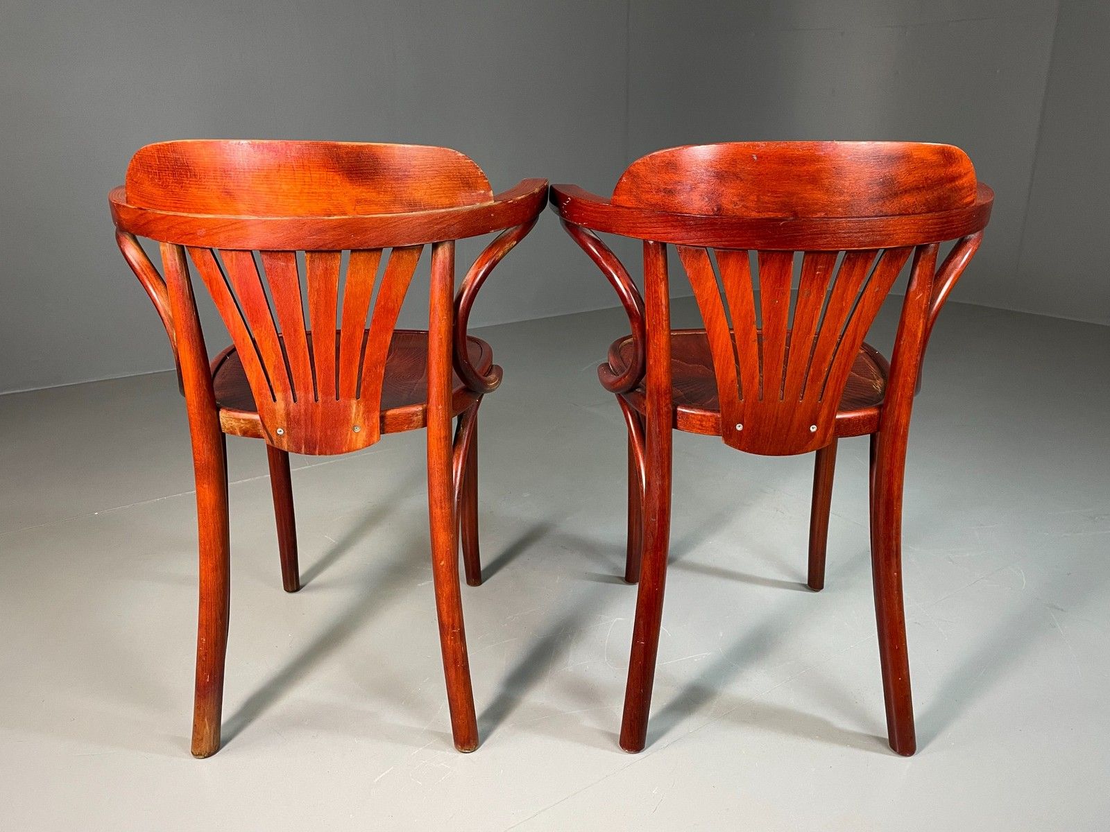 2 Bistro Chairs Thonet Style Mahogany Colour Late Twentieth Century Eb06253 photo vintage