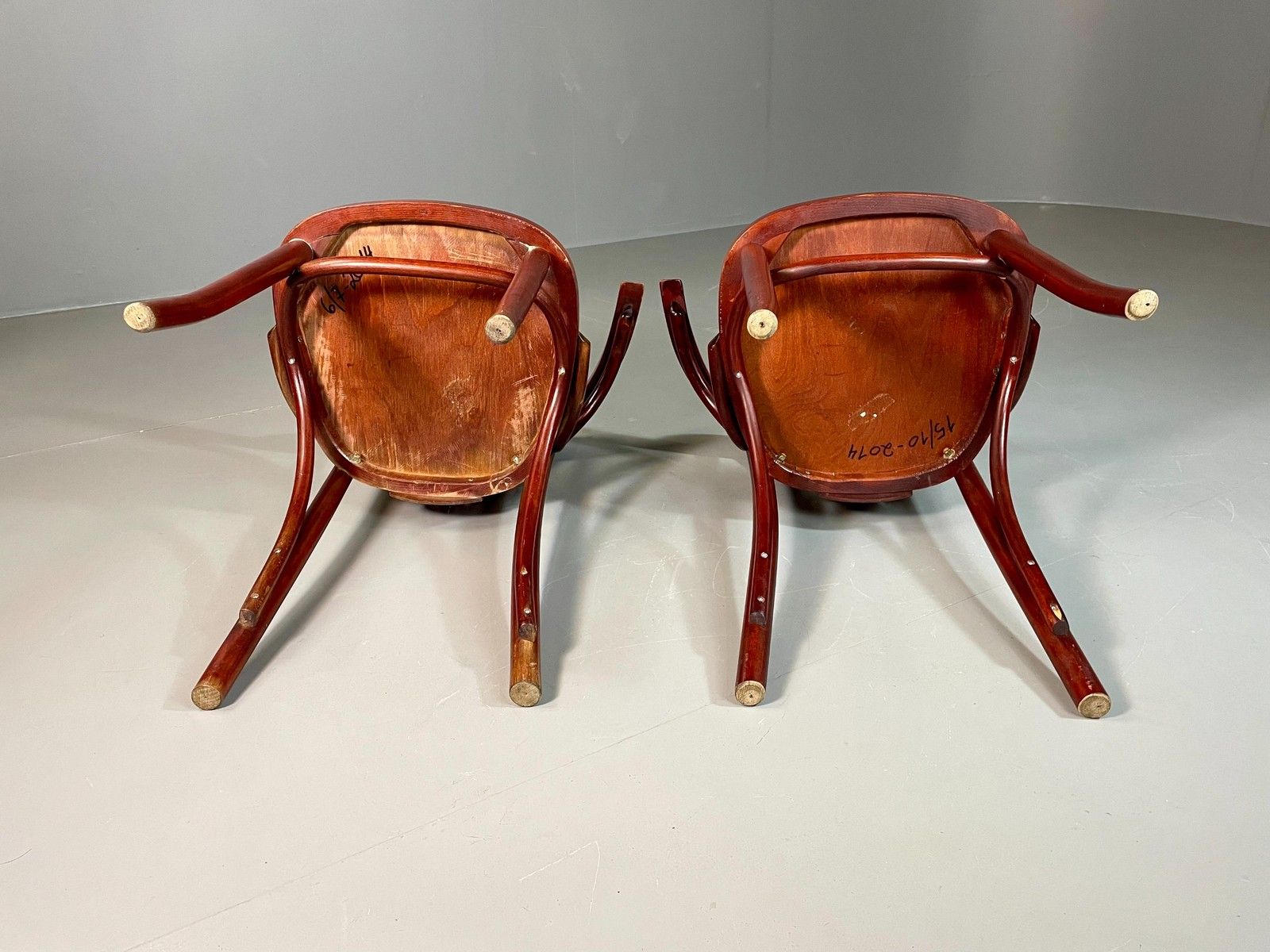 120.0 2 Bistro Chairs Thonet Style Mahogany Colour Late Twentieth Century Eb06253 photo