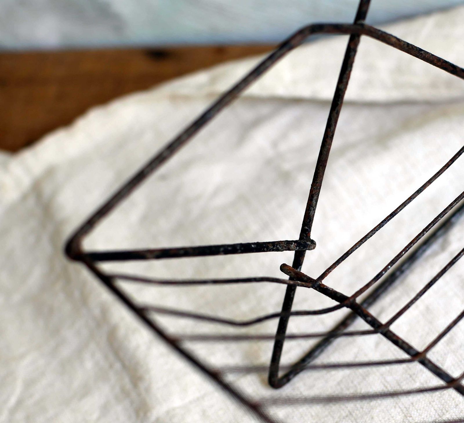 Rusty French Dish Drainer Antique Metal Plate Draining Rack Wire Display Stand Kitchen Drainer photo vinterior