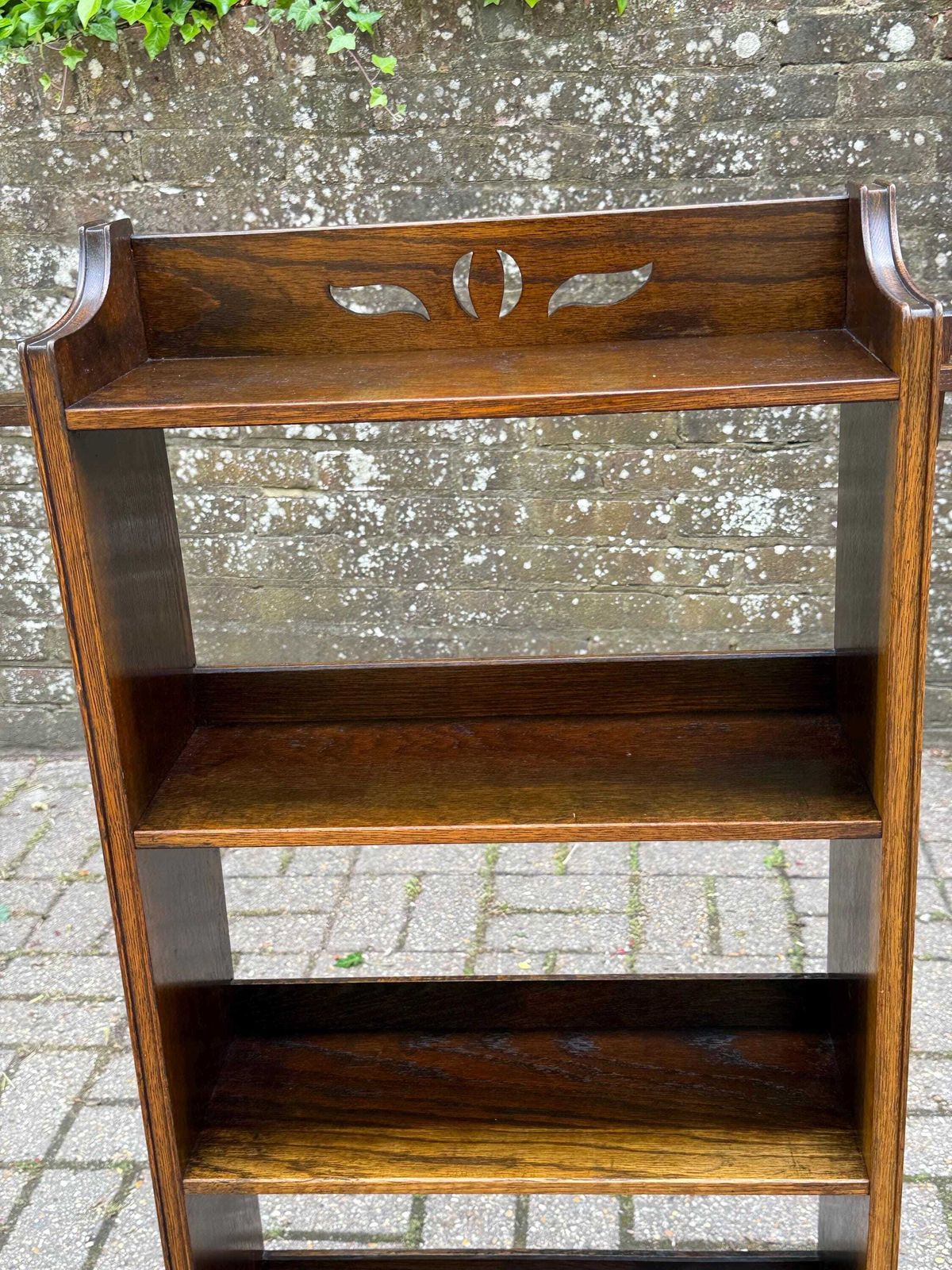 photo vinterior Arts And Crafts Oak Small Open Bookcase With Cut Out Detail And Peg Joinery (56cm W, 96cm H)