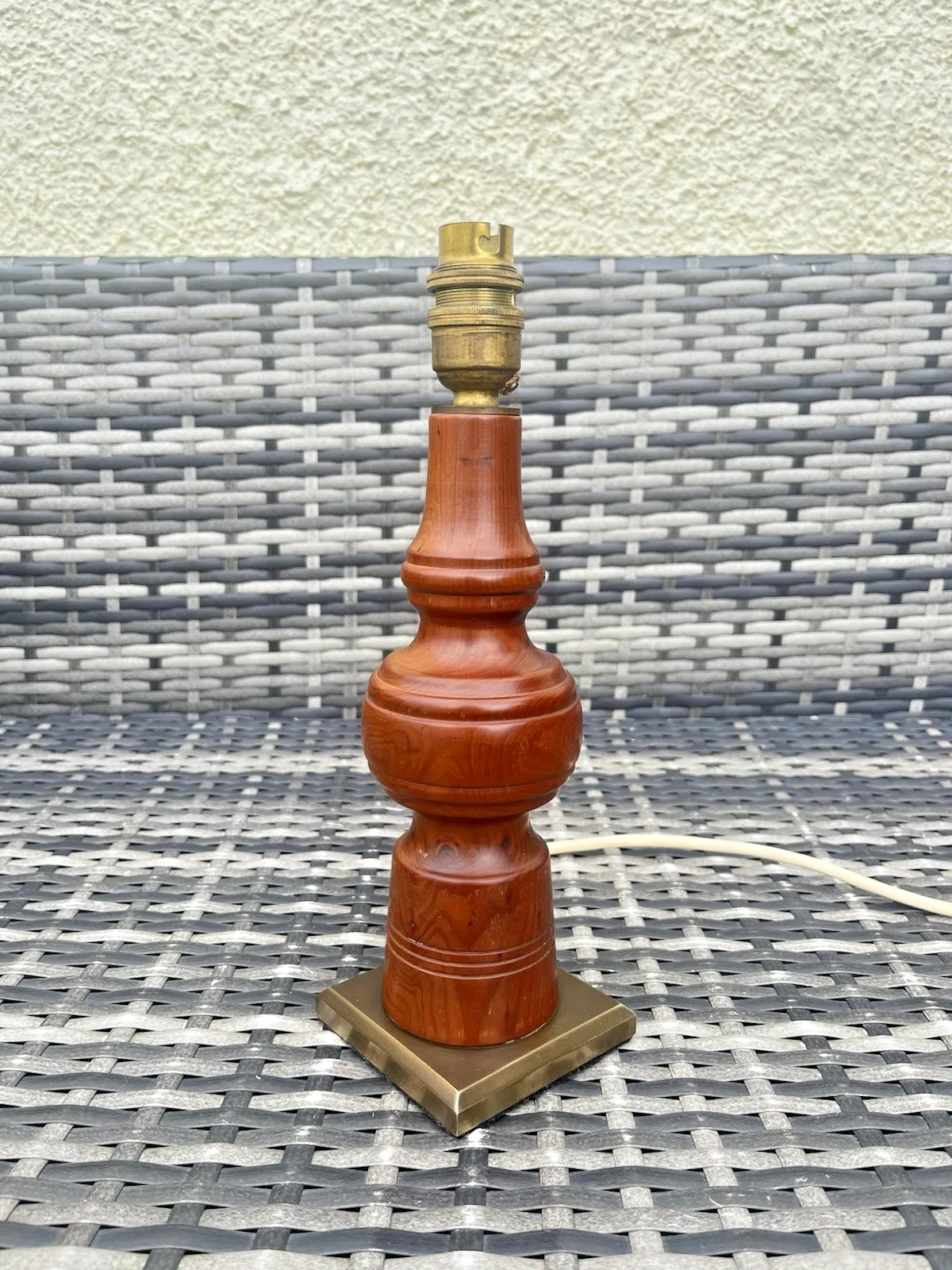 photo vintage Mid Century Turned Teak Hooped Table Lamp Desk Light Vintage Scandi 60's 70's