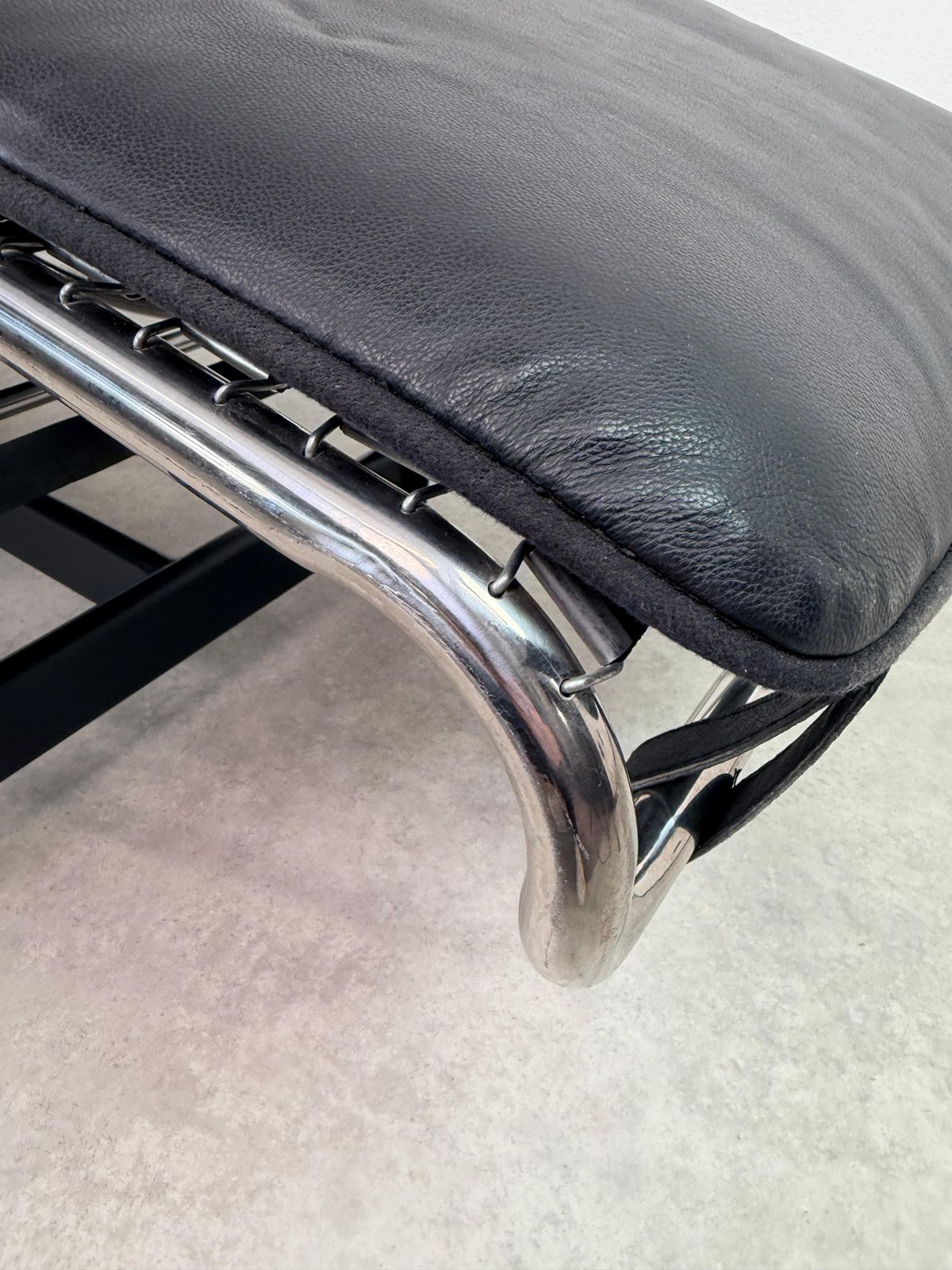 photo for sale Vintage Lc4 Chaise Longue By Le Corbusier In Black Leather