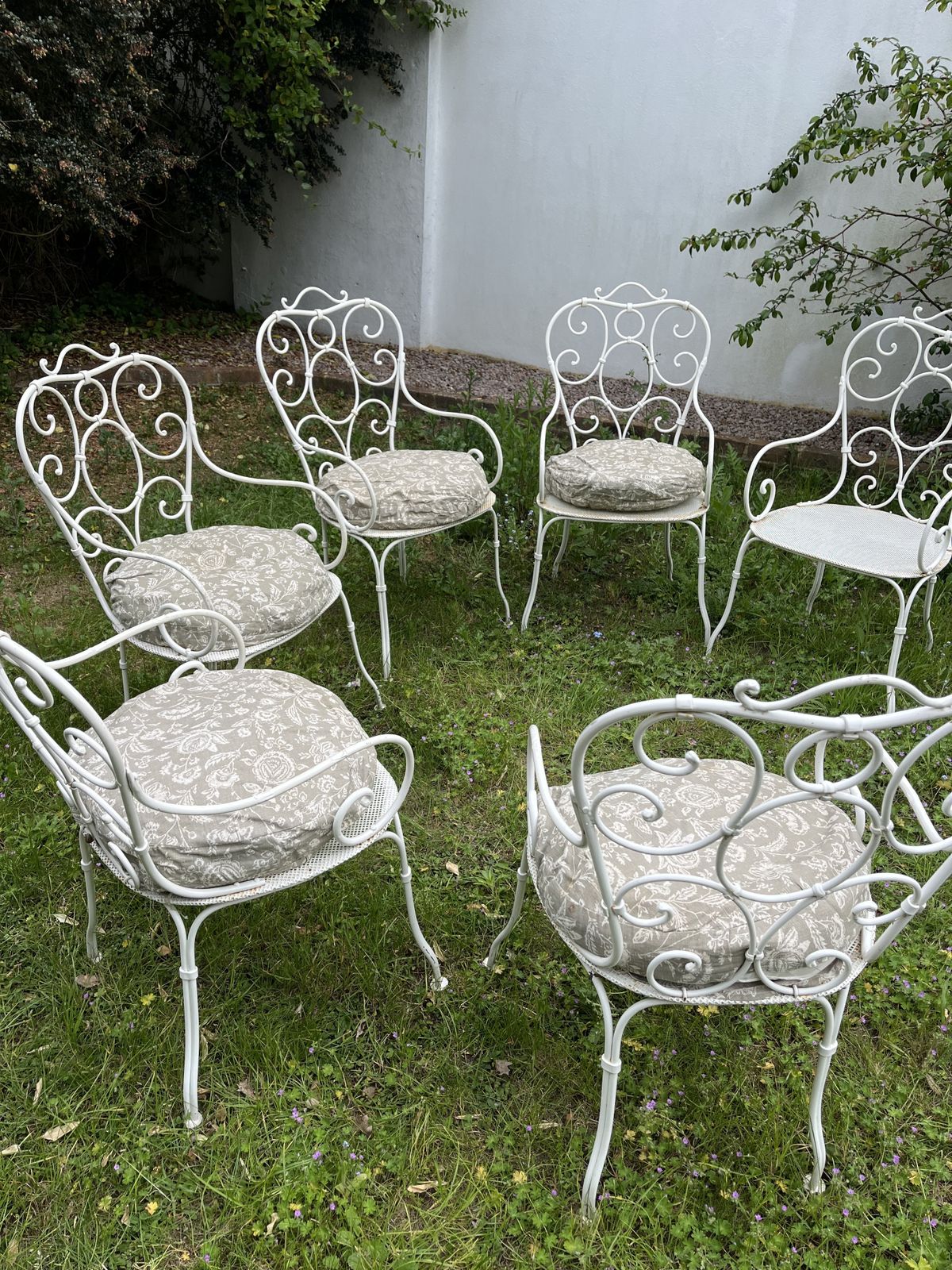 6 Beautiful Victorian Iron Garden Chairs   Great Condition photo Garden Furniture