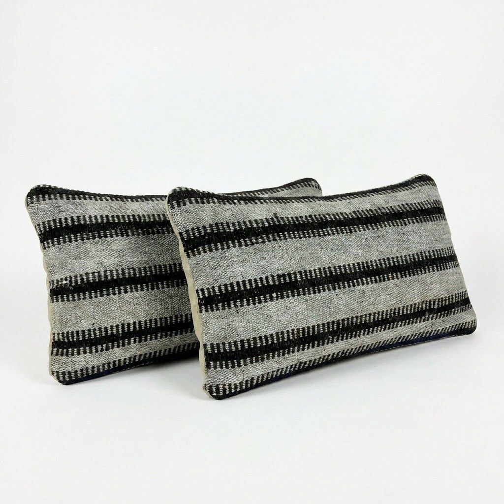Turkse Kilim Lendenkussen Hoes 28 x 50 cm, Set van Twee photo for sale