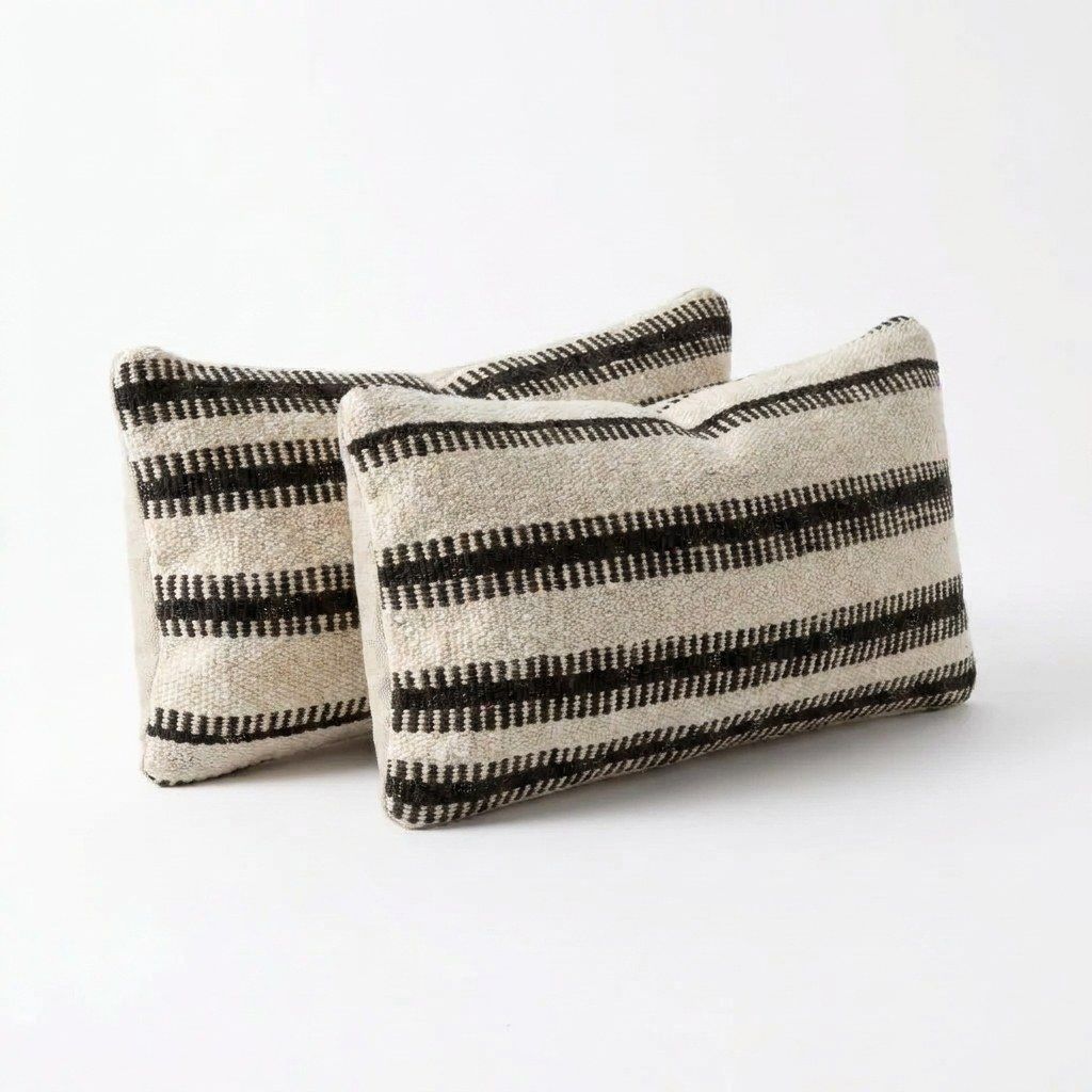 Housse de coussin lombaire kilim turc en laine, 25 x 52 cm, lot de deux photo for sale