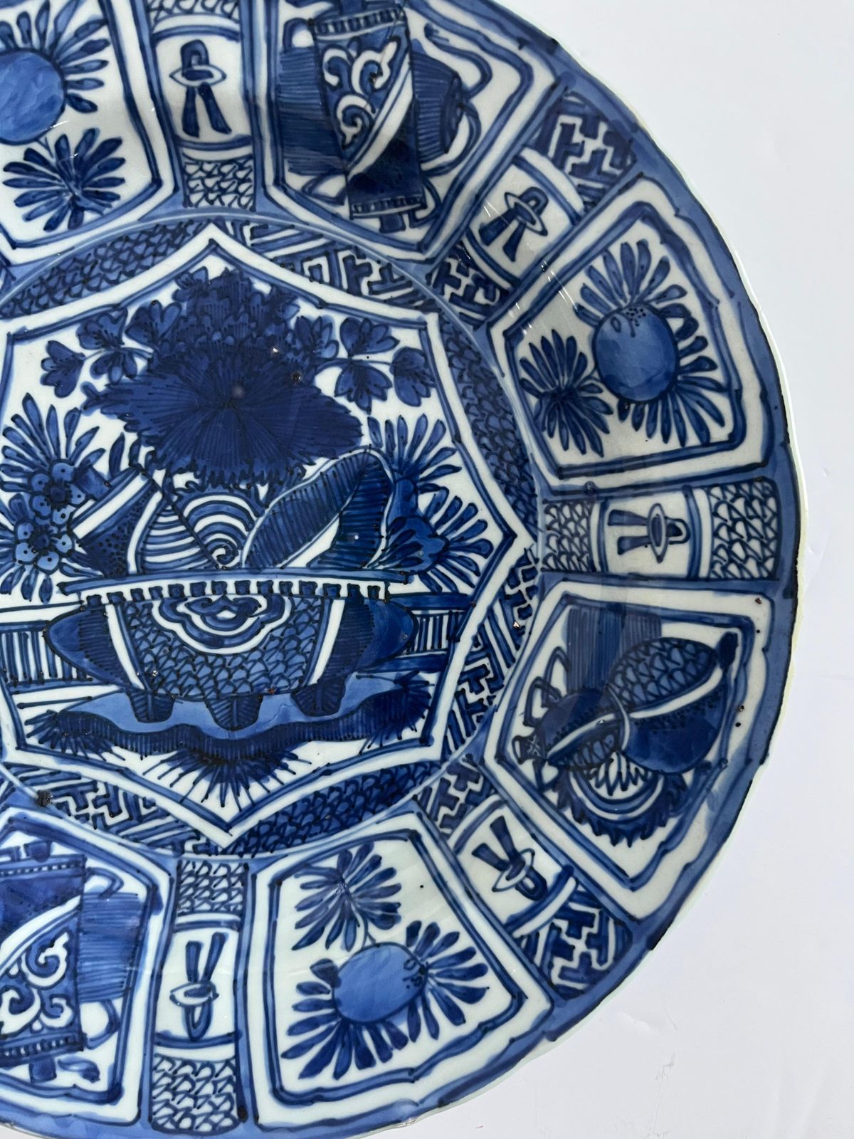 Kraak Chinees exportporselein bord of schaal, blauw en wit, Ming Wanli, ca. 1600 photo vinterior