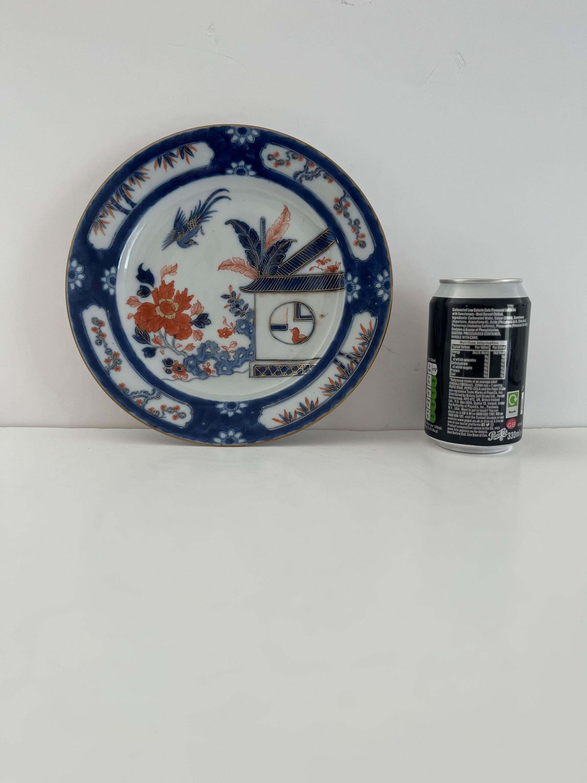 Woonaccessoires Kangxi Imari bord, Chinees porselein met Fenghuang vogel, ca. 1700 photo