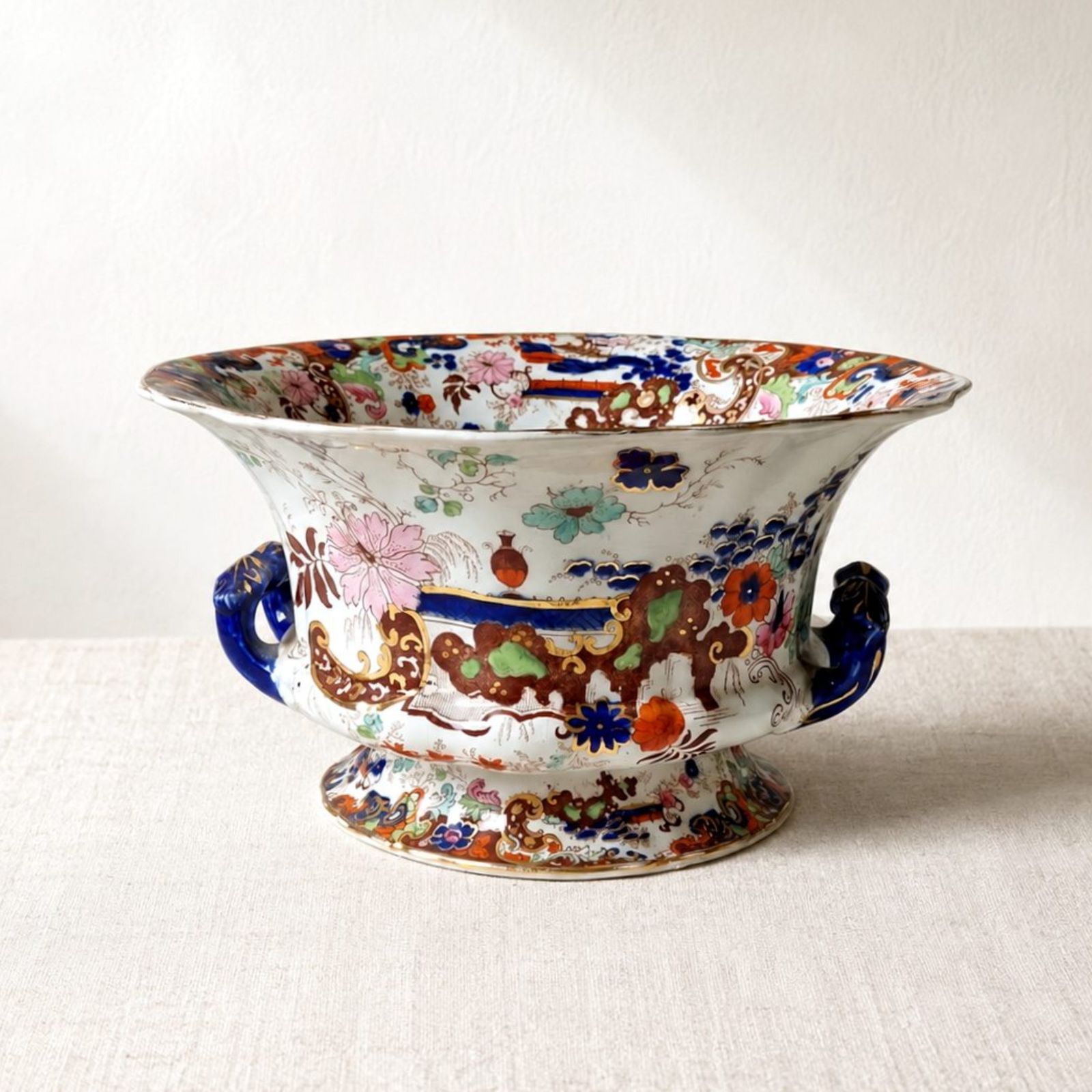 photo for sale Victoriaanse Staffordshire Imari-stijl schaal op voetstuk