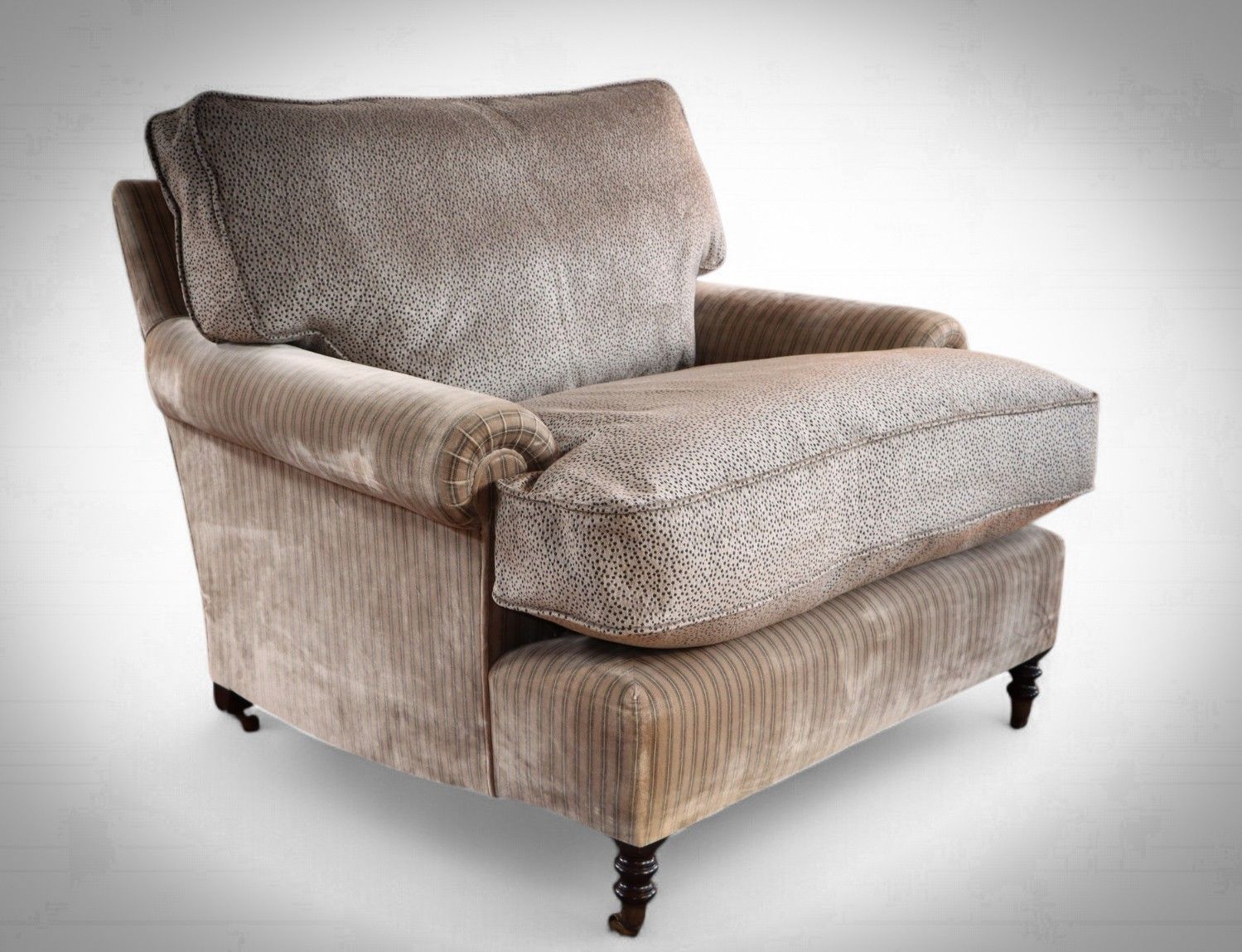 Super George Smith Short Scroll Arm Signature Cushion Back Snuggler Armchair 🚚