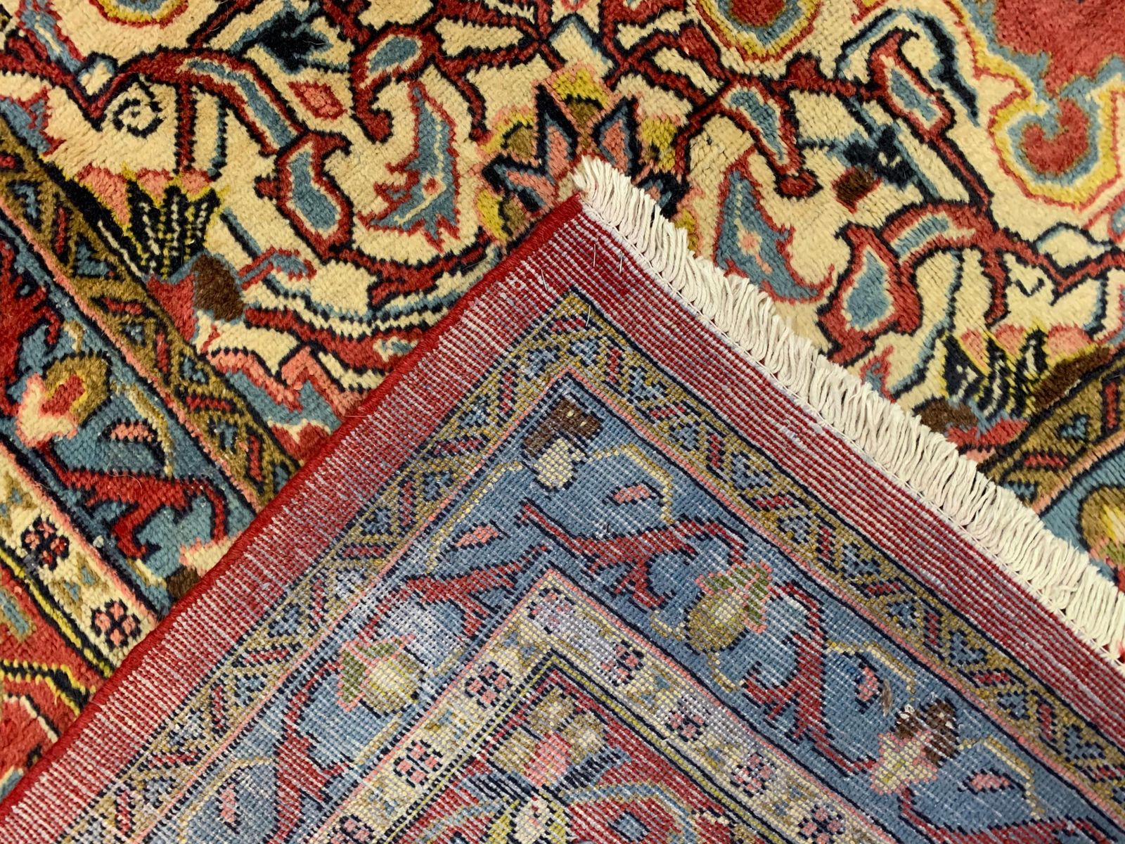 Groot vintage wollen tapijt, handgeweven, traditioneel rood vloerkleed photo Textiel