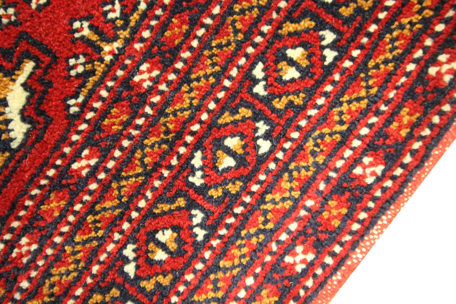 Textiles Tapis fait main en laine rouge, coussin de sol Turkmen Poshti traditionnel photo