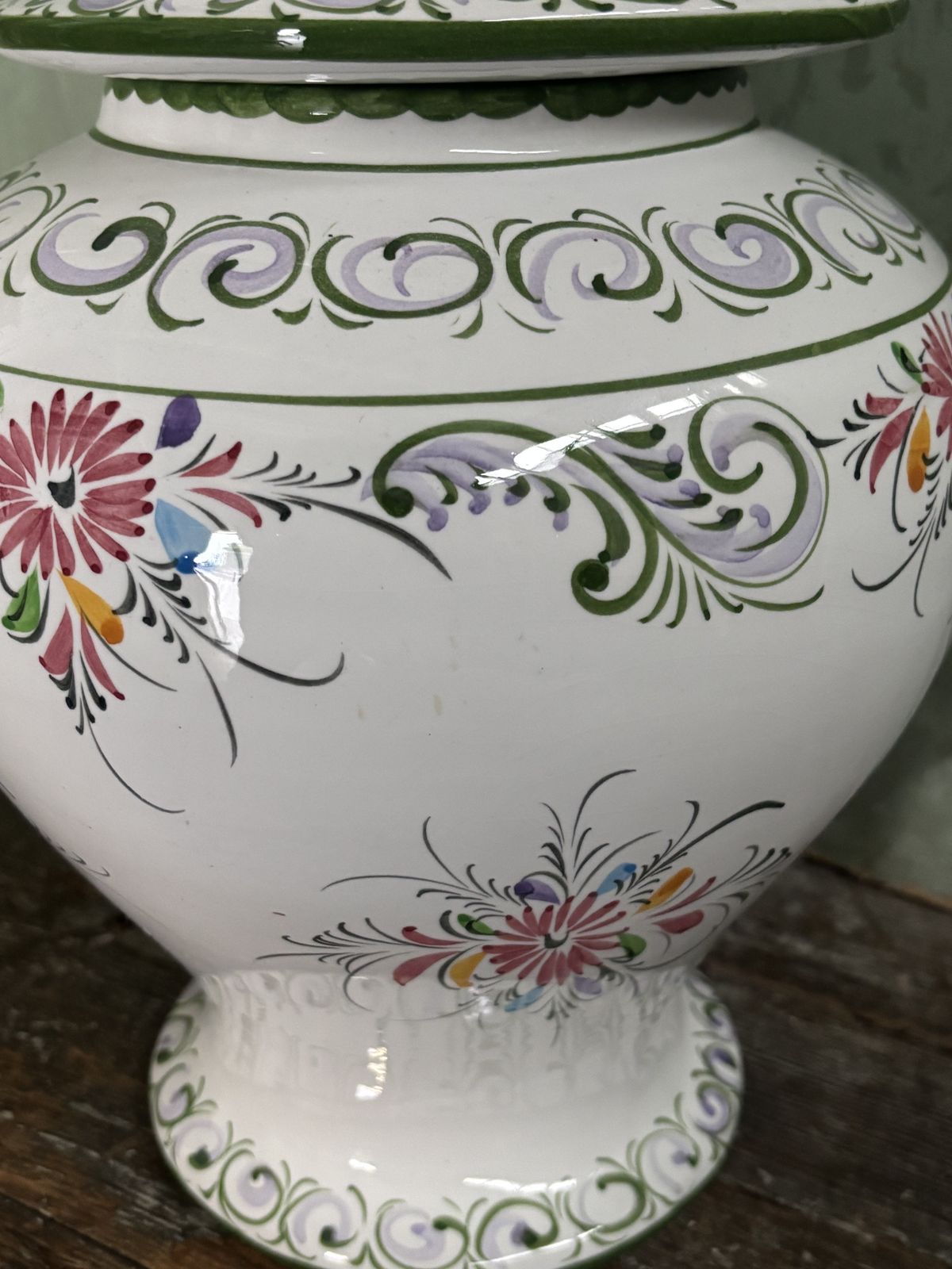 Large Vintage Ceramic Hand Painted Ginger Jar And Cover photo vinterior