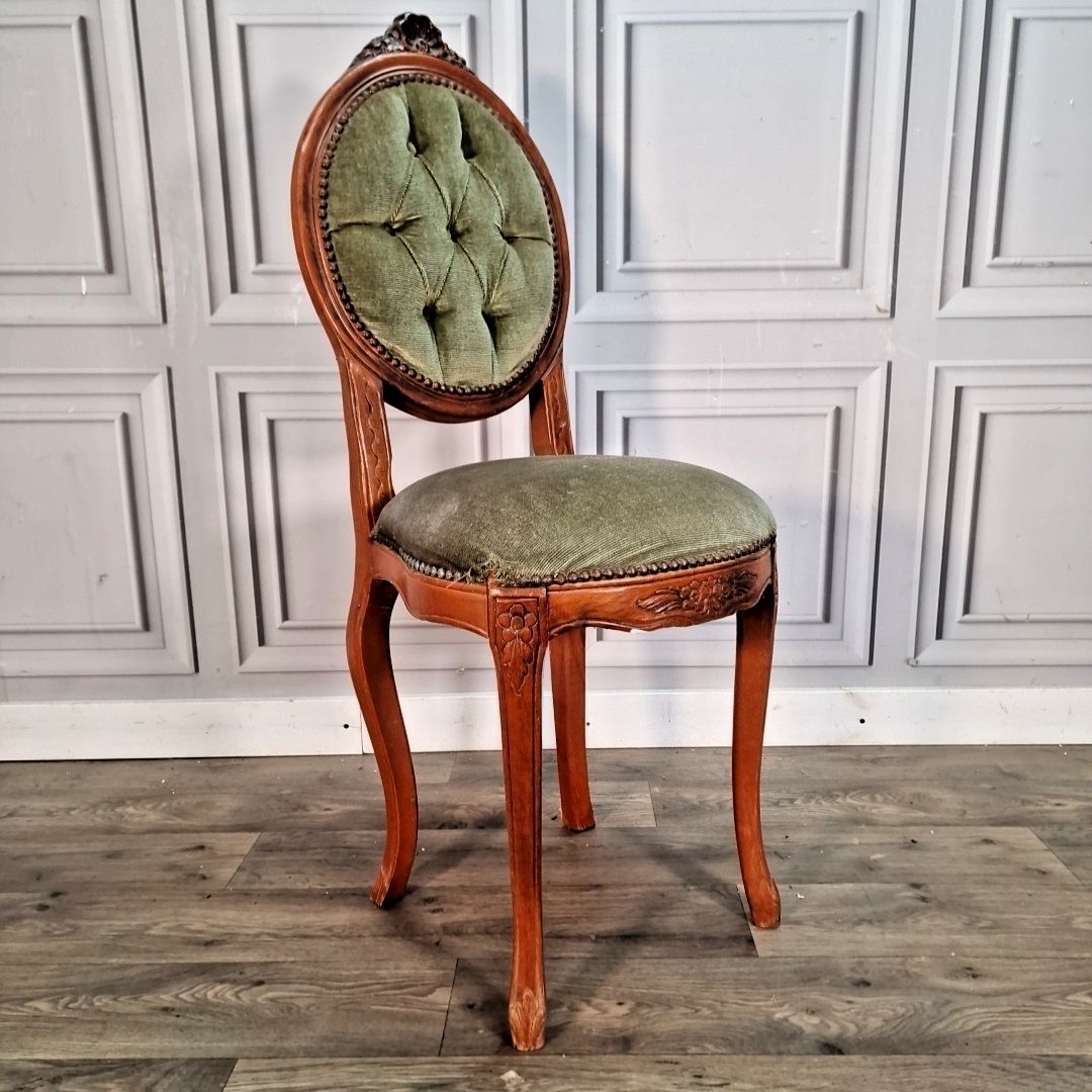 Antique Style Bedroom Chair Button Back Louis Rococo Carved Wooden Seat Vintage