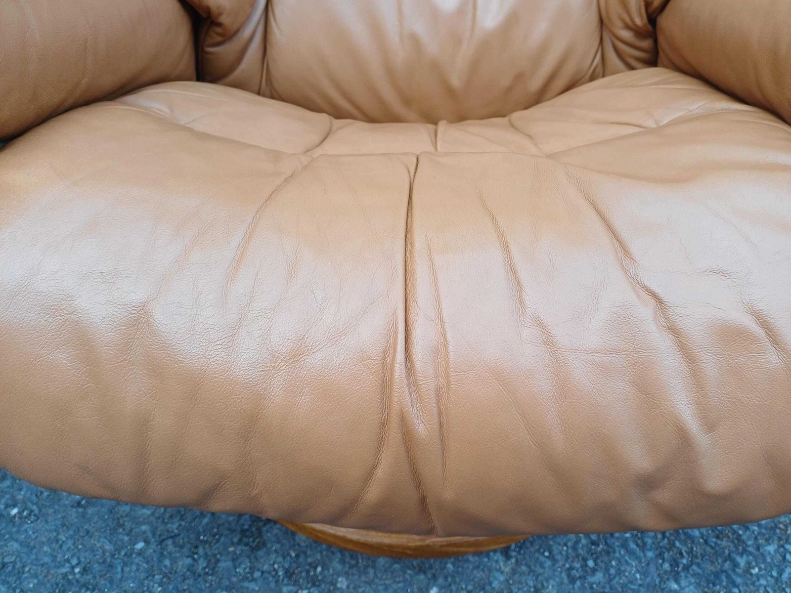 Ekornes Stressless Tan Leather Swivel Recliner Armchair & Footstool   Free Delivery Within 50 Miles, Further "At Cost" photo vinterior