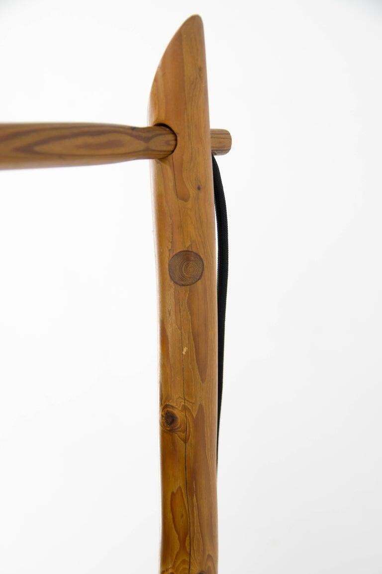 Verlichting Mid-Century Modern sculpturele houten vloerlamp met fineer, ca. jaren 1960 photo