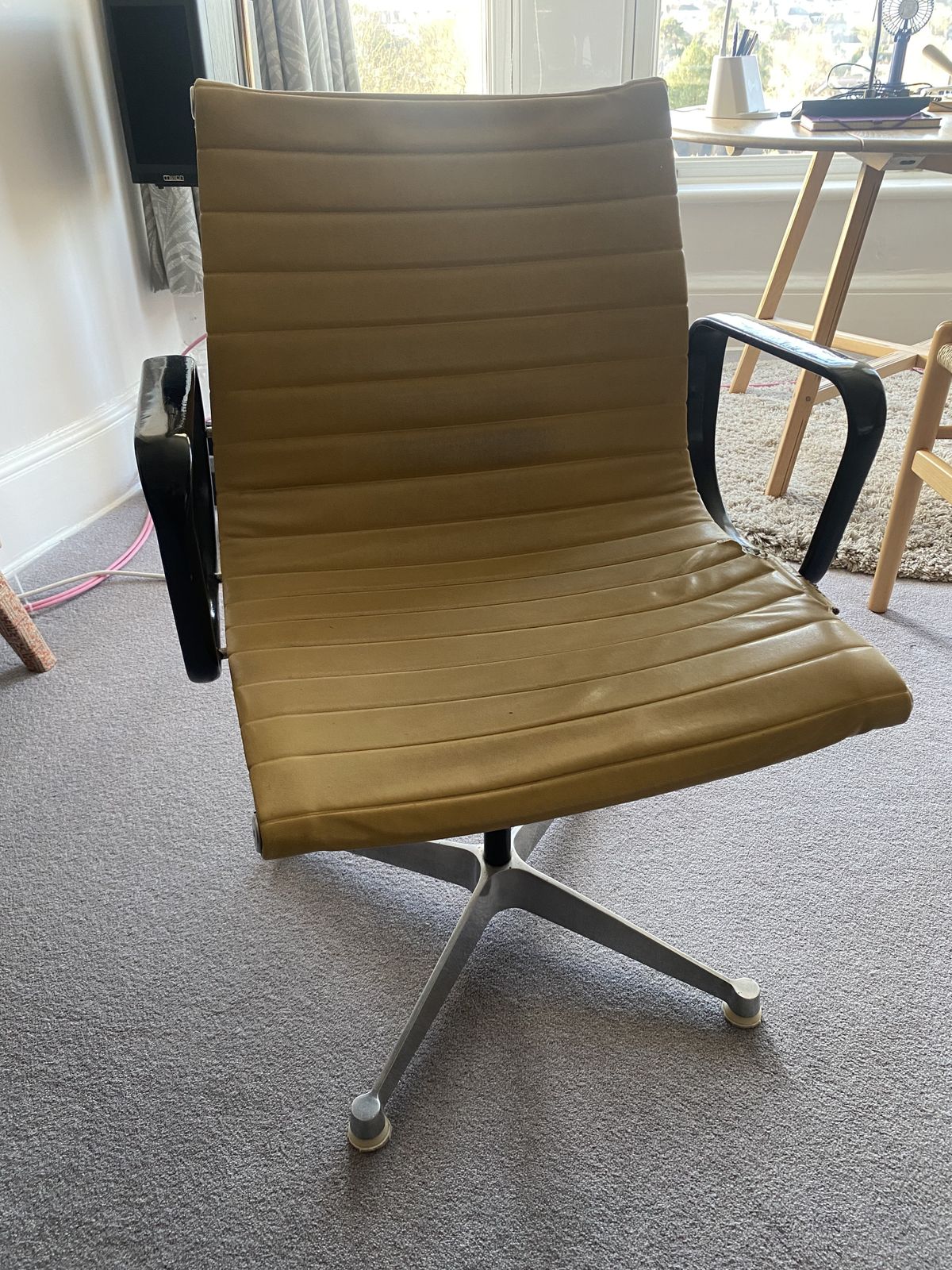 Charles And Ray Eames Aluminium Group Chair   Made By Hille Uk Very Rare photo for sale