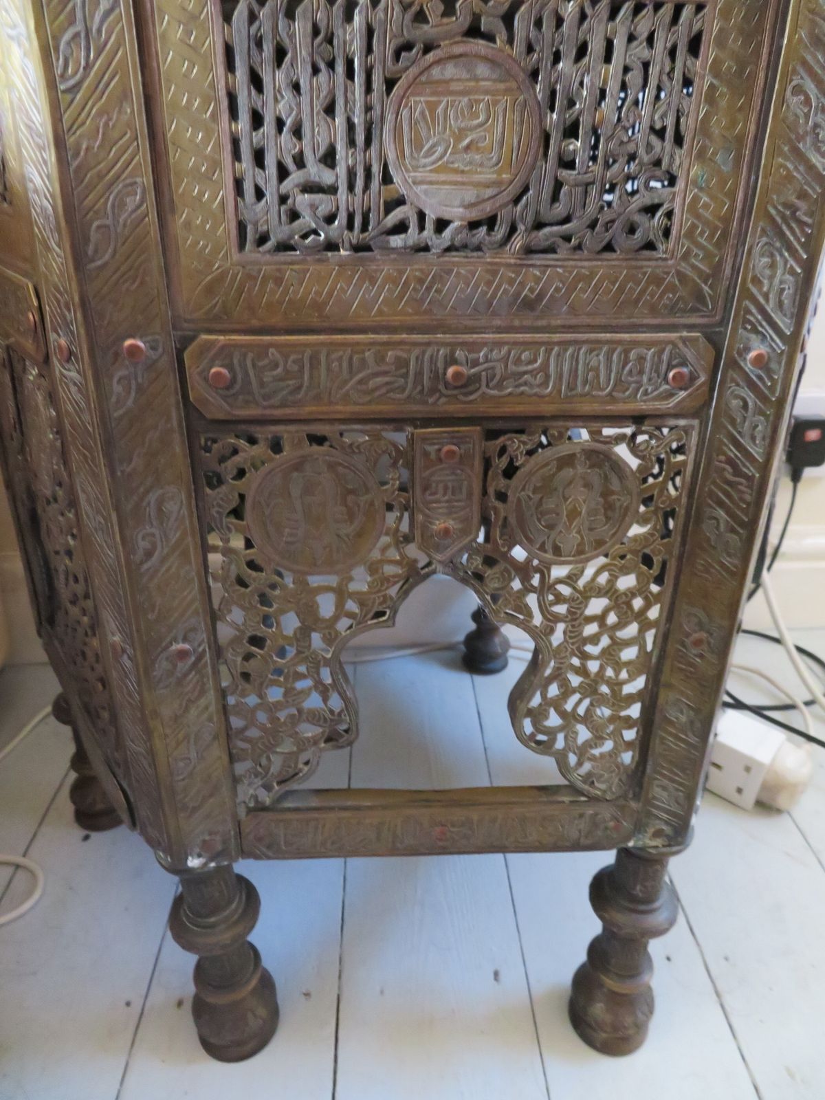 Openwork White Metal And Copper Inlaid Brass Hexagonal Occasional Table Kursi (Cairoware) photo vinterior