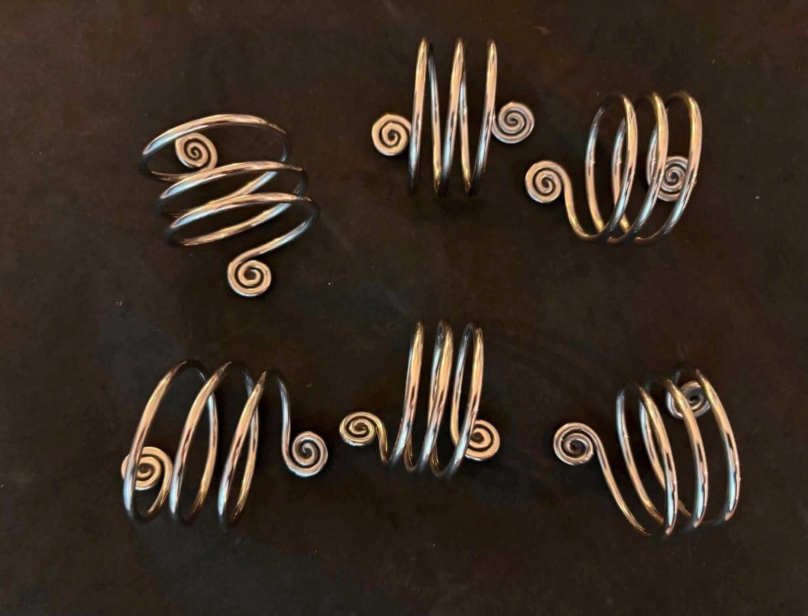 Set Of 6 Twisted Metal Napkin Rings, Forged French Table Decor, Spiral Metal Napkin Holders, Rustic Brutalist Modern Table Setting photo vinterior