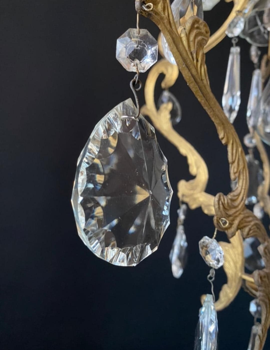 Antieke hanglamp met pendels photo buy