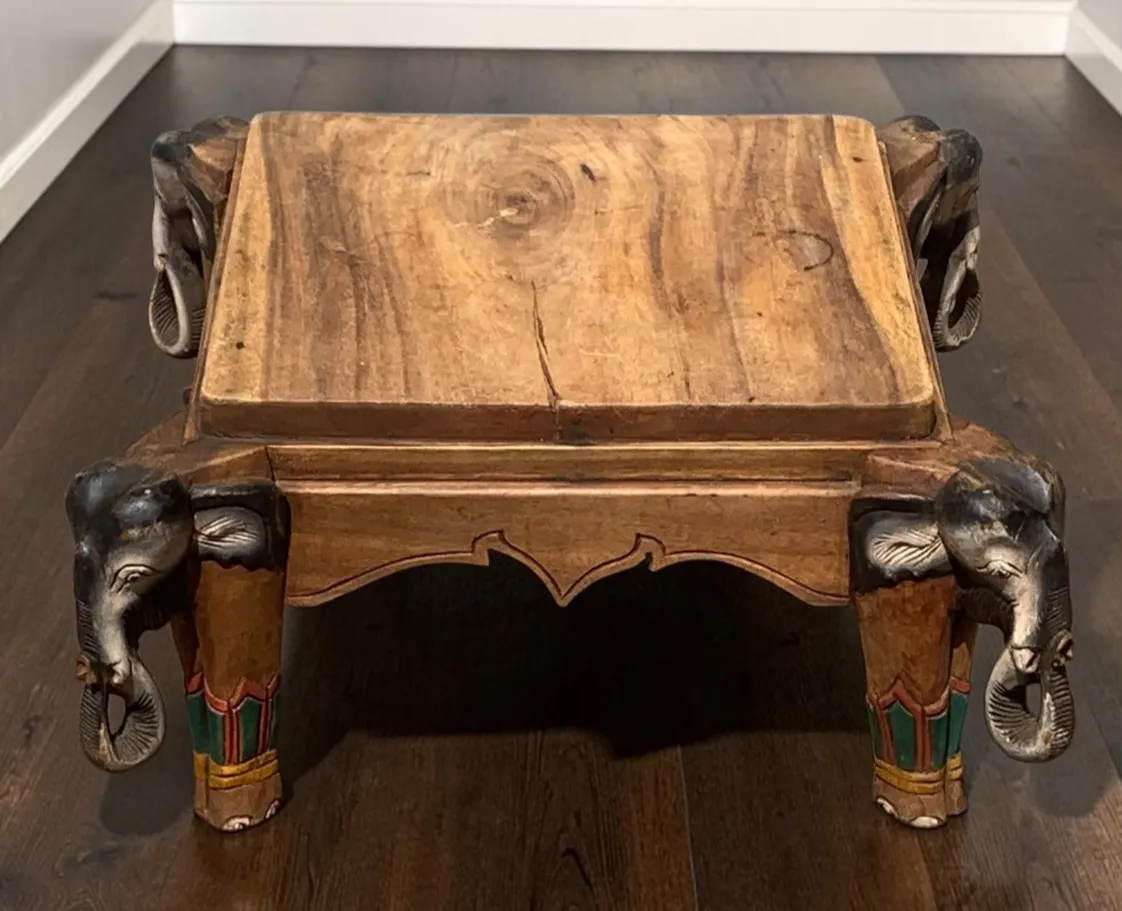 photo furniture Vintage Indian Carved Elephant Coffee Table Low Stool Plant Stand Wooden