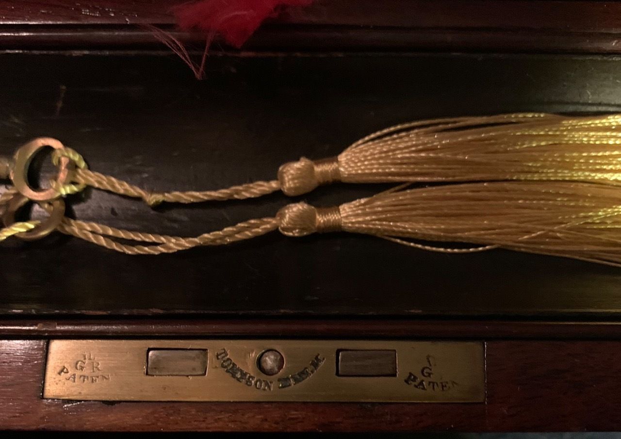 photo vintage Exquisite Georgian Hand Crafted Thompson Writing Slope With Red Tooled Leather Made By Esteemed Maker Tompson Featuring Royal Warrant