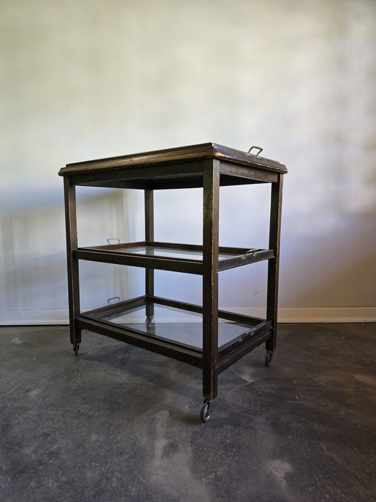 photo furniture 30s Art Deco Bar Cart / Serving Trolley With Removable Glass Trays